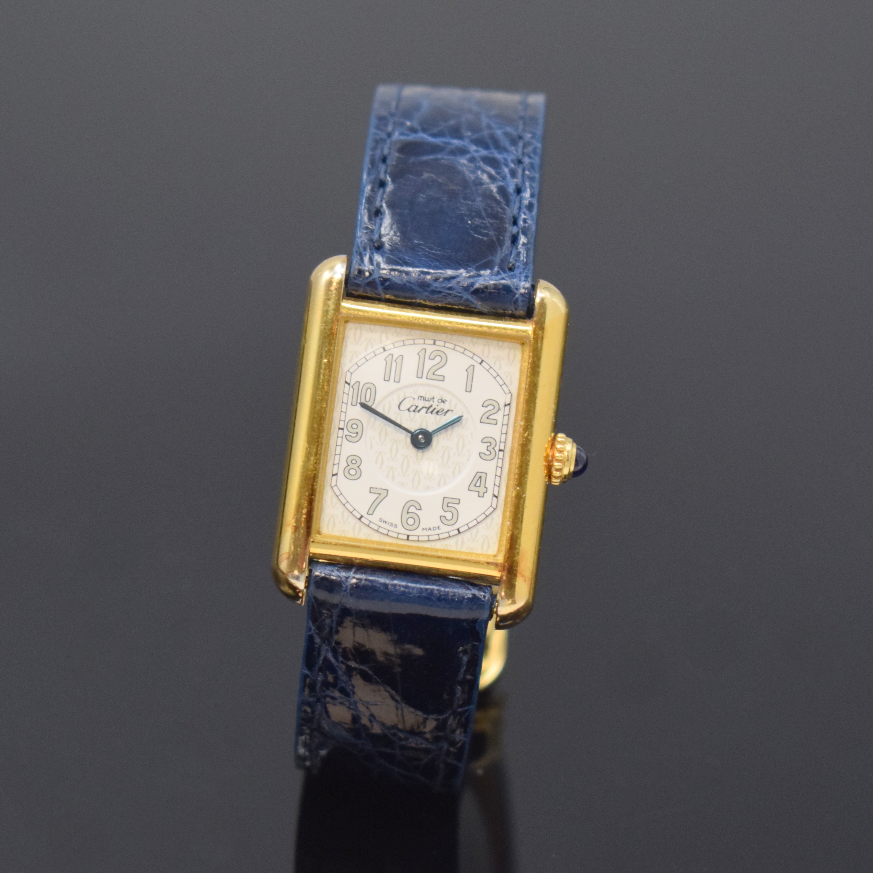 CARTIER Tank Armbanduhr Referenz 2415, Schweiz um 2000, quarz, verg. Silbergeh., Boden 8-fach verschr., Schmuckkrone, neutr. Lederband m. orig. verg. ...