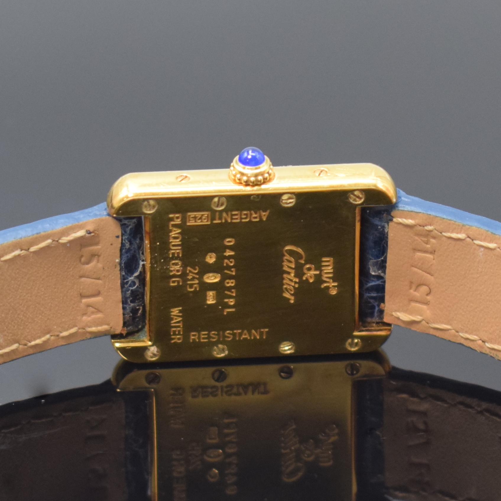 Detail d: CARTIER Tank Armbanduhr Referenz 2415, Schweiz um 2000, quarz, verg. Silbergeh., Boden 8-fach verschr., Schmuckkrone, neutr. Lederband m. orig. verg. ...