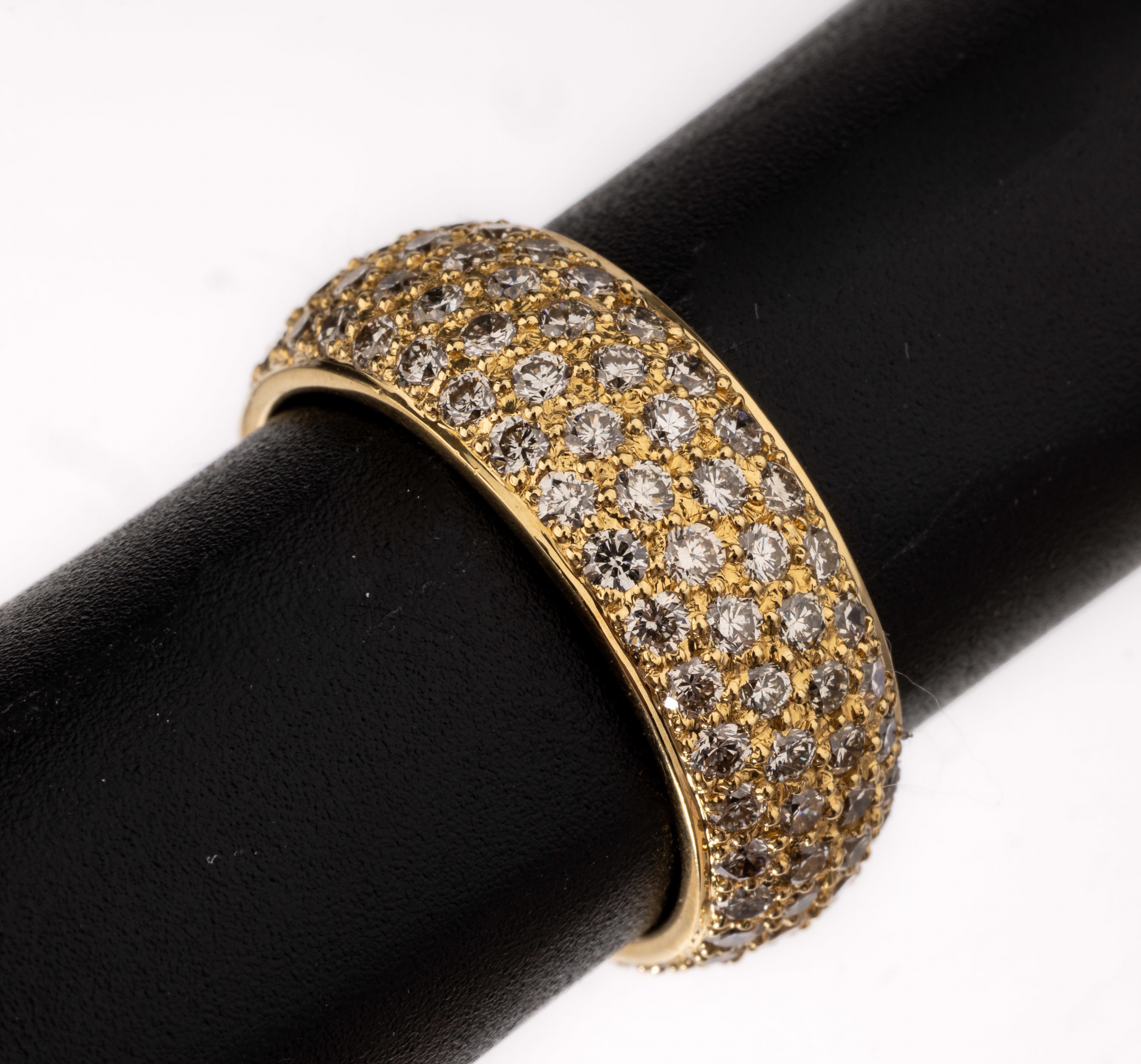 18 kt Gold Brillant-Ring, GG 750/000, rundum mehrreihig bes. mit Brillanten zus. ca.2.94 ct feines Weiß-Weiß/si, RW 55, ca. 6.3 g