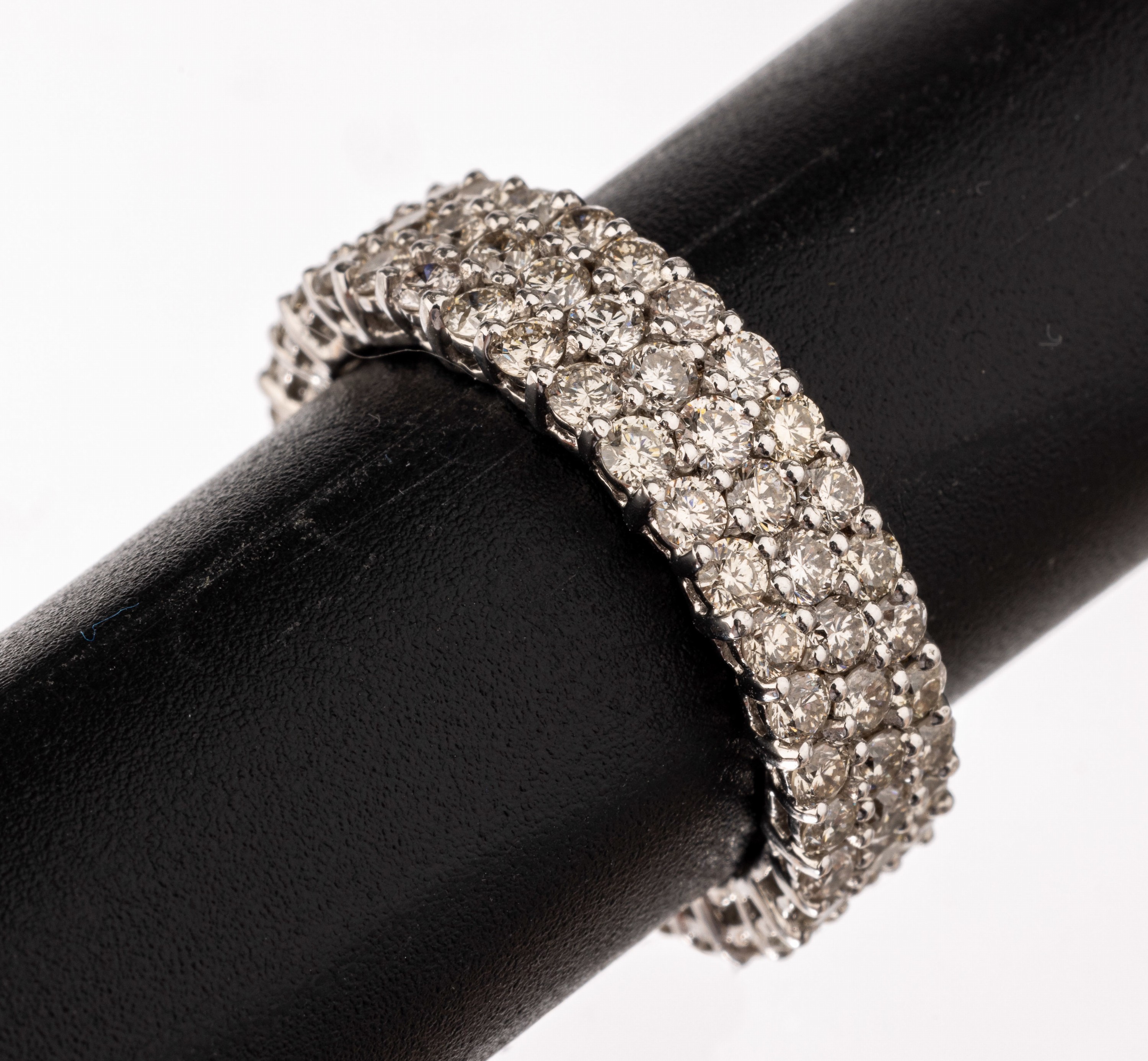18 kt Gold Brillant-Ring, WG 750/000, 3- rhg. Brillanten zus. ca. 3.20 ct (grav.) feines Weiß-Weiß/vs-si, RW 54, ca. 6.5 g