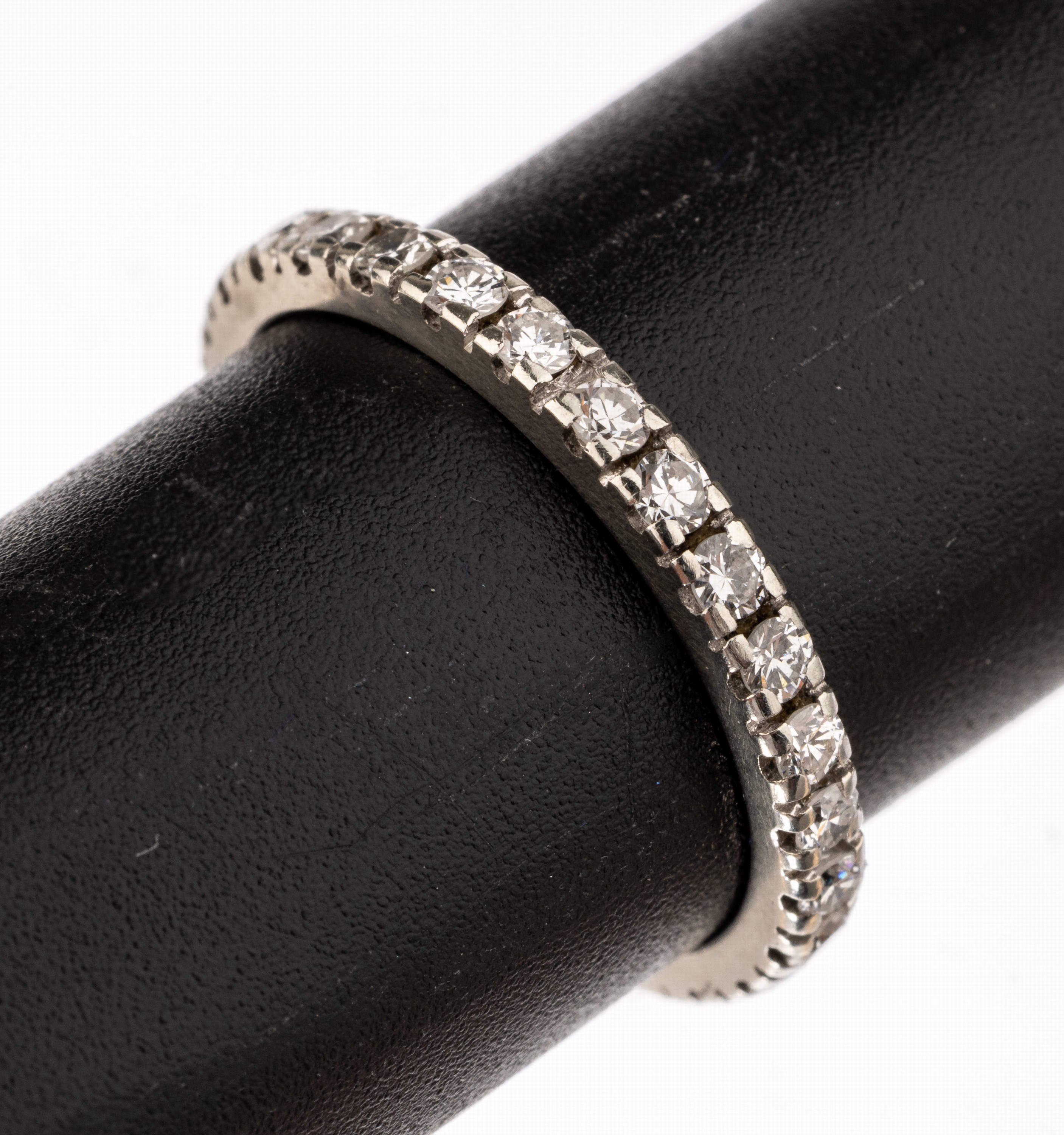 14 kt Gold Brillant-Memoryring, WG 585/000,Brillanten zus. ca. 0.82 ct Weiß/si, ca. 2.1 g, RW 55