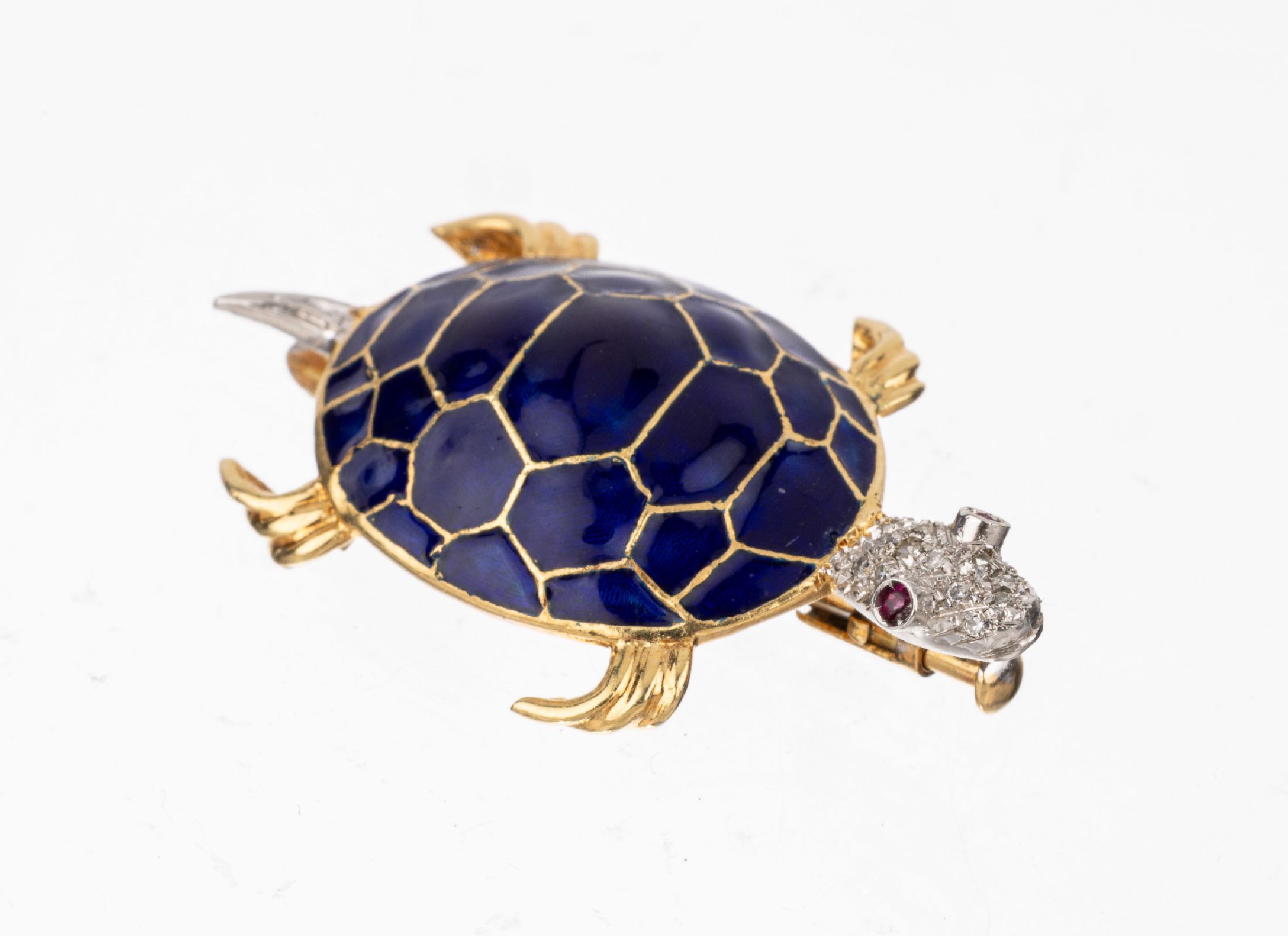 14 kt Gold Diamant-Rubin Brosche "Schildkröte", GG/WG 585/000, Kopf mit 12 8/8-Diamanten zus. ca. 0.28 ct Weiß/si-p, Augen 2 kl. ...