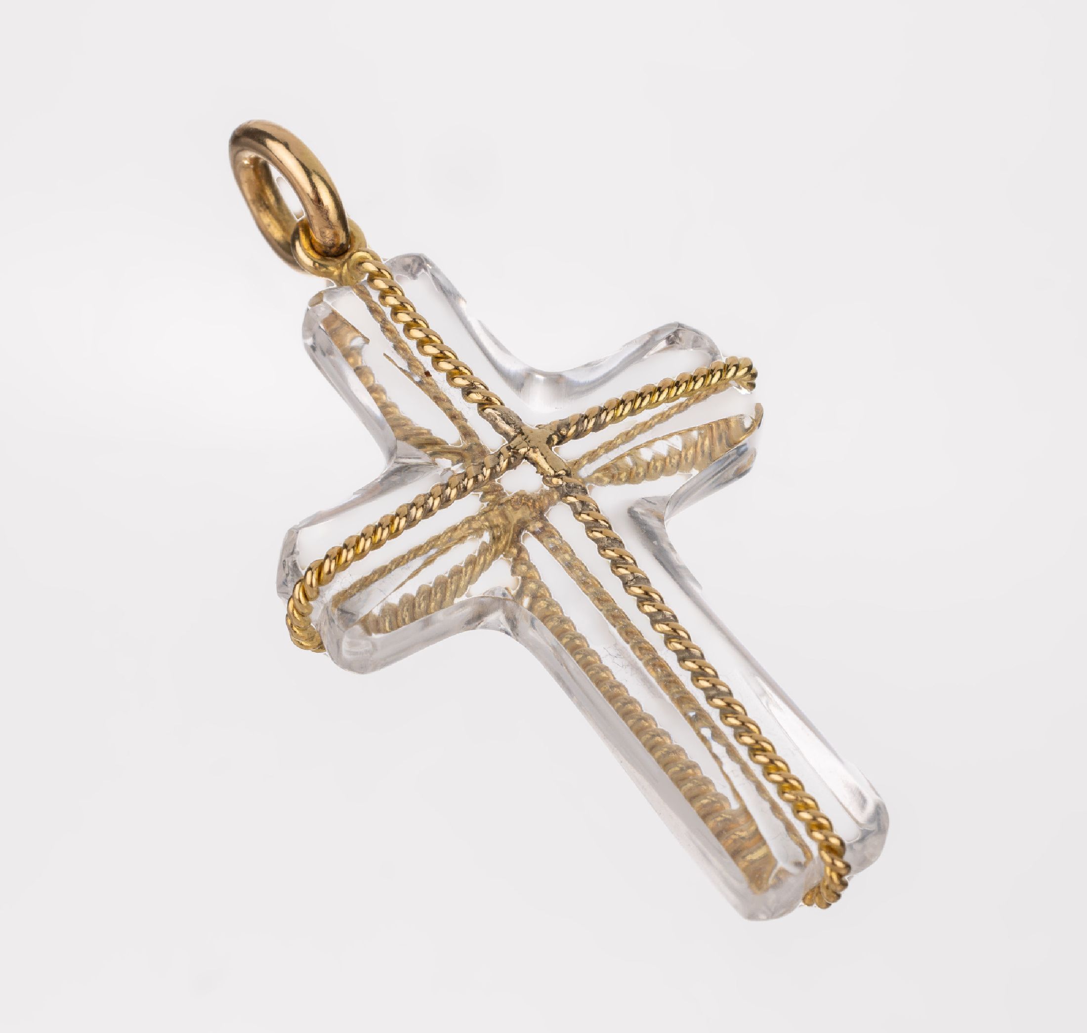 18 kt Gold Bergkristall-Kreuzanhänger, GG 750/000, Kreuz aus geschnittenem Bergkristall,Kordelverzierung, ca. 5.5 x 3 cm, ca. 10.8 g