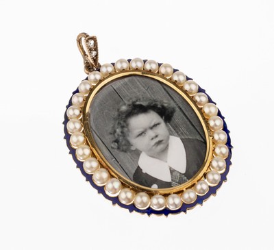 Image 26754171 - 14 kt gold pendant with enamel and pearl