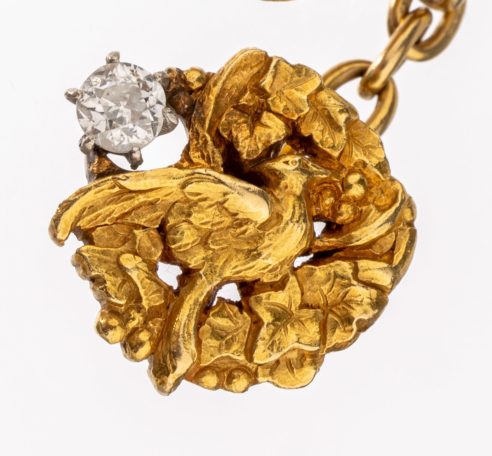 Detail a: Paar 18 kt Gold Brillant-Manschettenknöpfe, GG 750/000 gepr., Darstellung 2 Vögel mit Blumen, 2 Brillanten zus. ca. 0.30 ct Weiß/p, ca. 15.5 g
