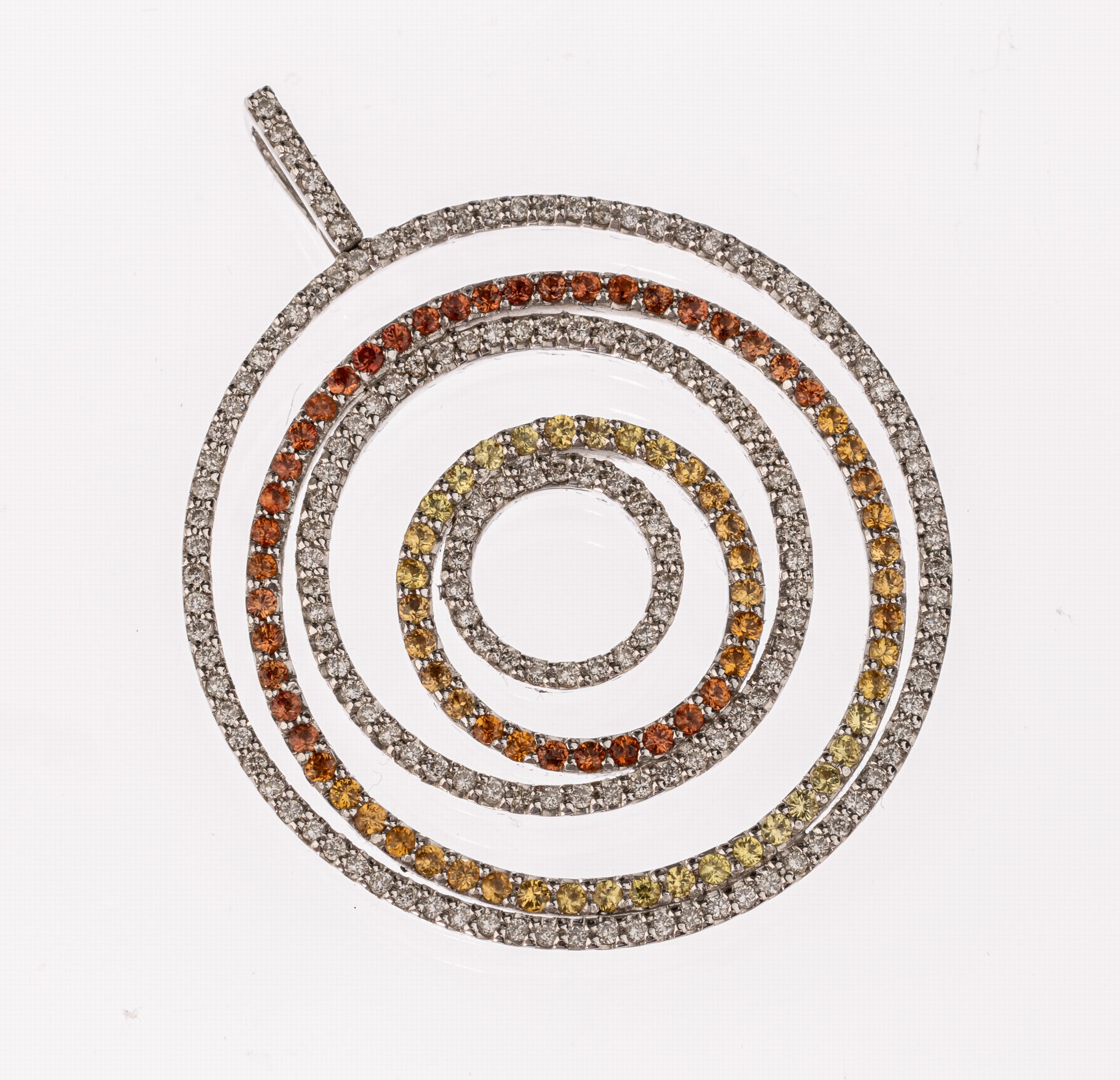 18 kt Gold Saphir-Brillant-Anhänger, WG 750/000, Aufbau in mehreren Kreisen, rundfacett. Saphir in versch. Farben zus. ca. 0.6 ct, Brillanten zus. ...