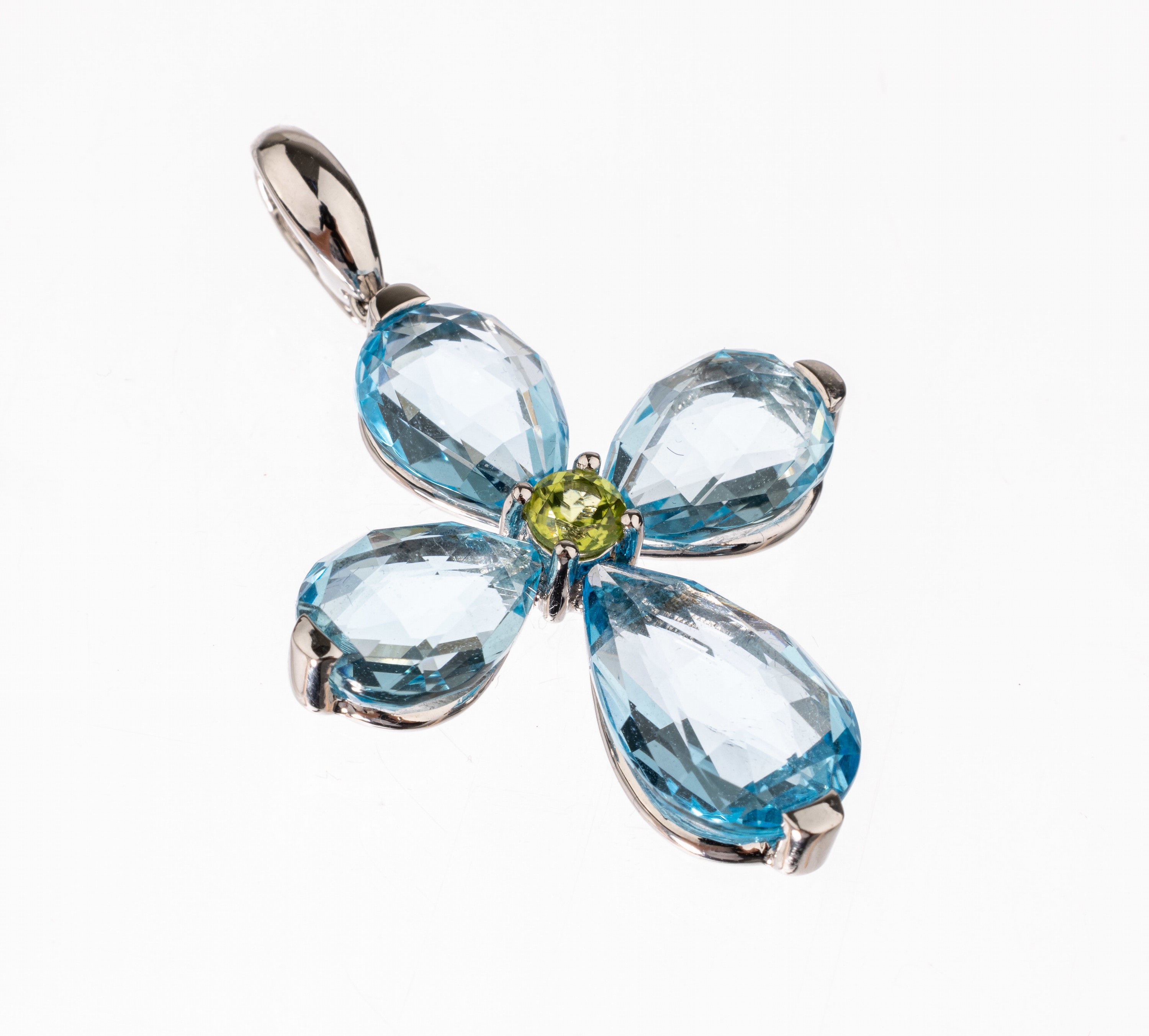 18 kt Gold Topas-Peridot-Kreuzanhänger, WG 750/000, mittig rundfacett. Peridot ca. 0.31 ct, 4 facett. Topas-Tropfen (beh.) zus. ca. 15.98 ct, L. ...