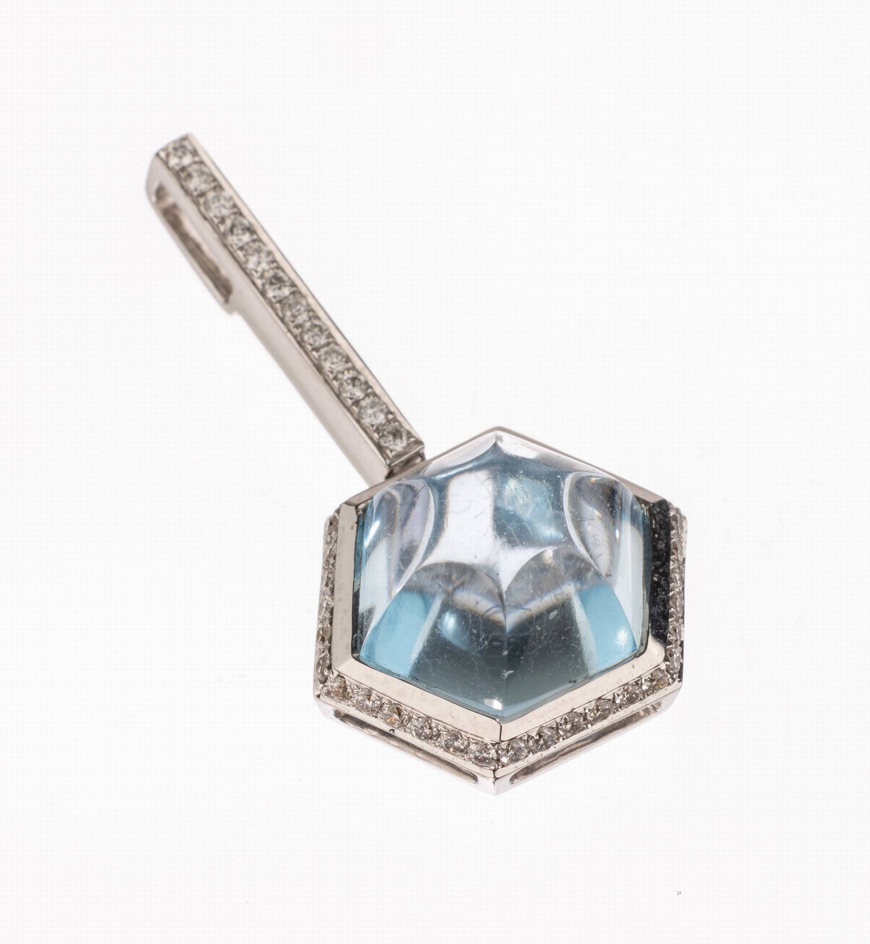 18 kt Gold Topas-Brillant-Anhänger, WG 750/000, Topas-Cabochon ca. 4.0 ct, Brillantenzus. ca. 0.25 ct Weiß/si, L. ca. 2.9 cm, ca. 4.4 g