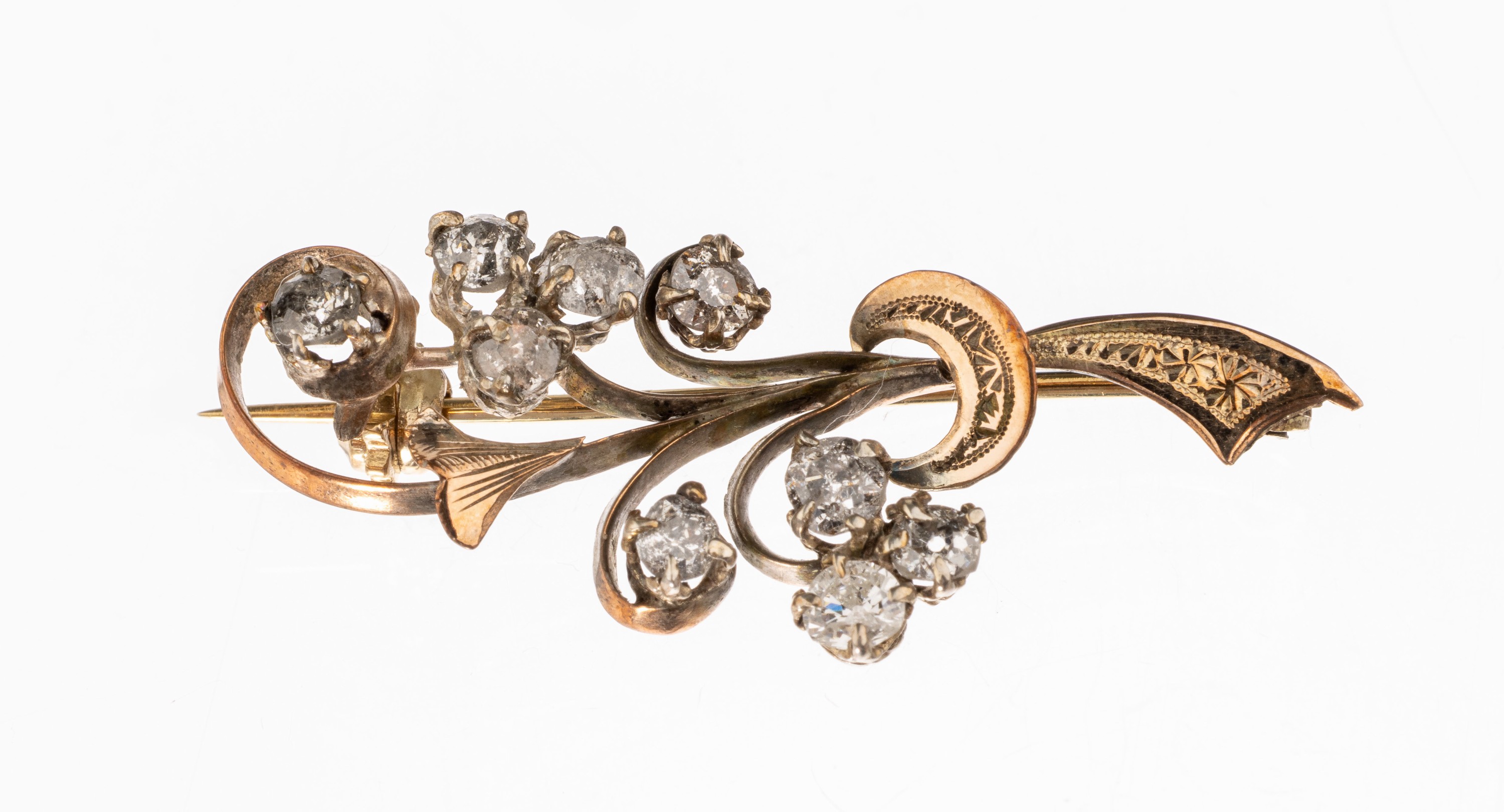 14 kt Gold Diamant-Brosche "Blütenzweig", GG 585/000 und Silber, um 1900, Diamantrosen zus. ca. 0.30 ct, L. ca. 3.5 cm, ca. 2.4 g