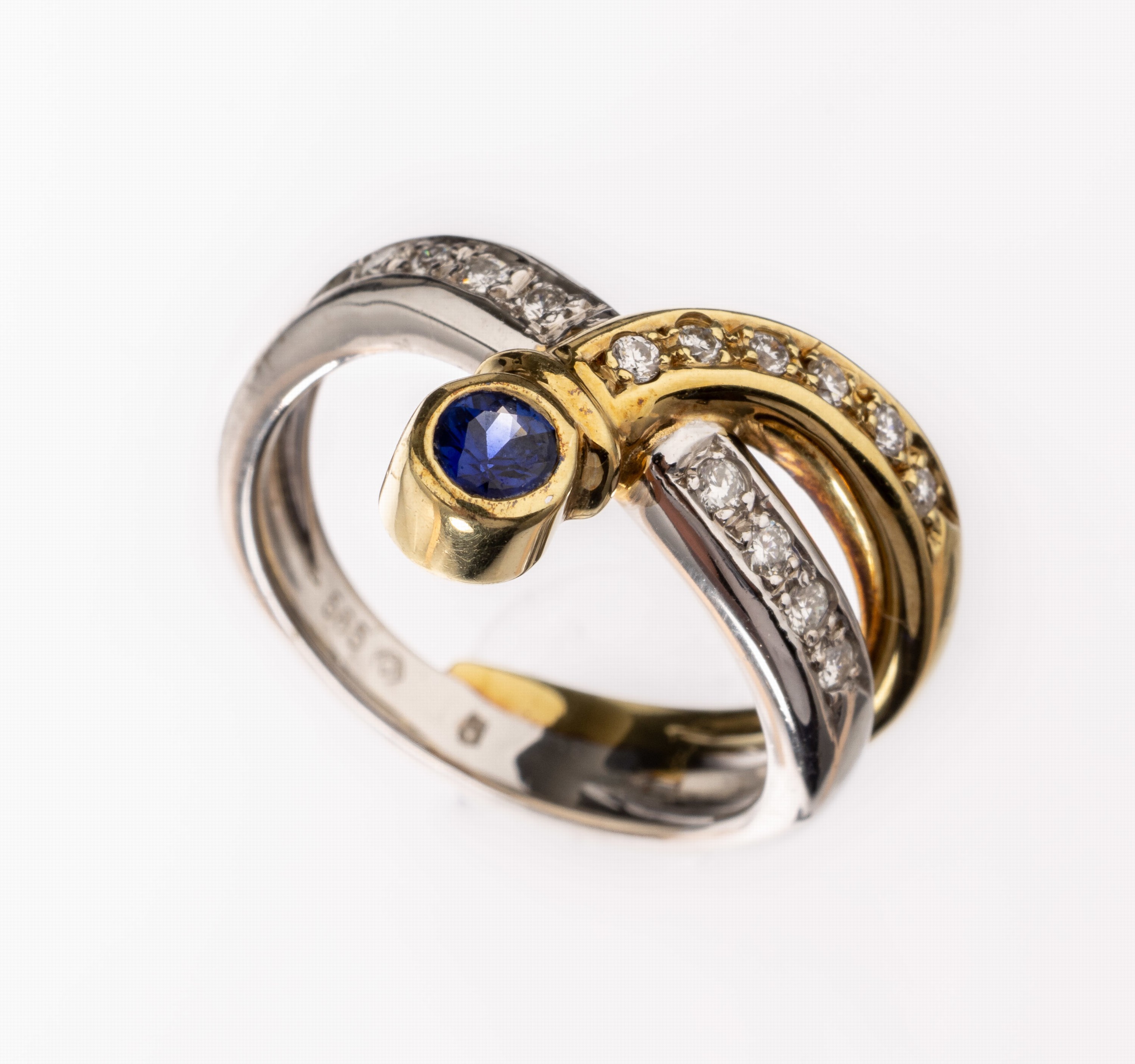 14 kt Gold Saphir-Brillant-Ring, GG/WG 585/000, Meistermarke VICTOR MAYER, rundfacett. Saphir ca. 0.15 ct, 14 Brillanten zus. ca. 0.35 ct Weiß/si, ...