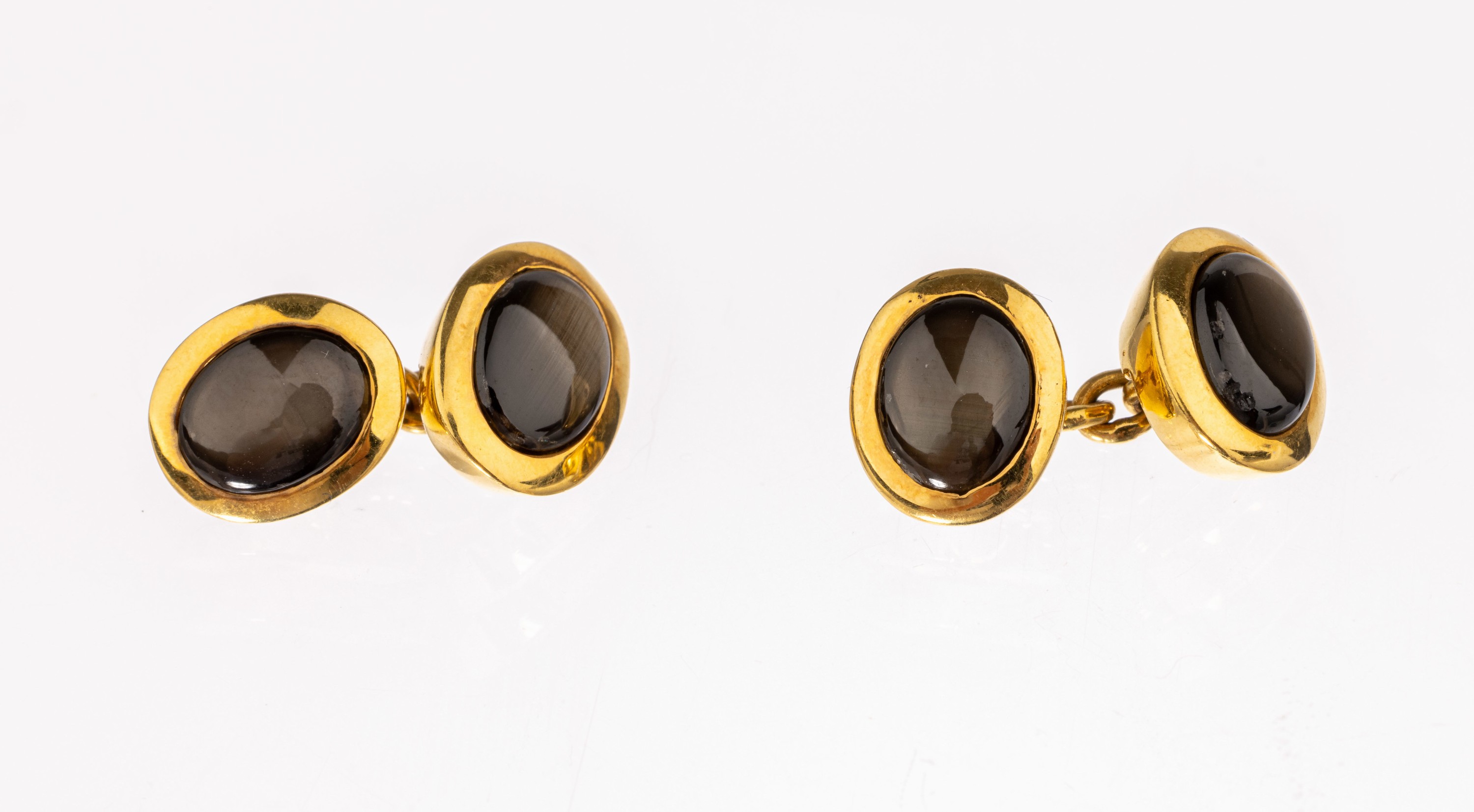Paar 18 kt Gold Saphir-Manschettenknöpfe, GG 750/000, 4 schwarze Saphir-Cabochons zus. ca. 4.0 ct, ca. 7.1 g