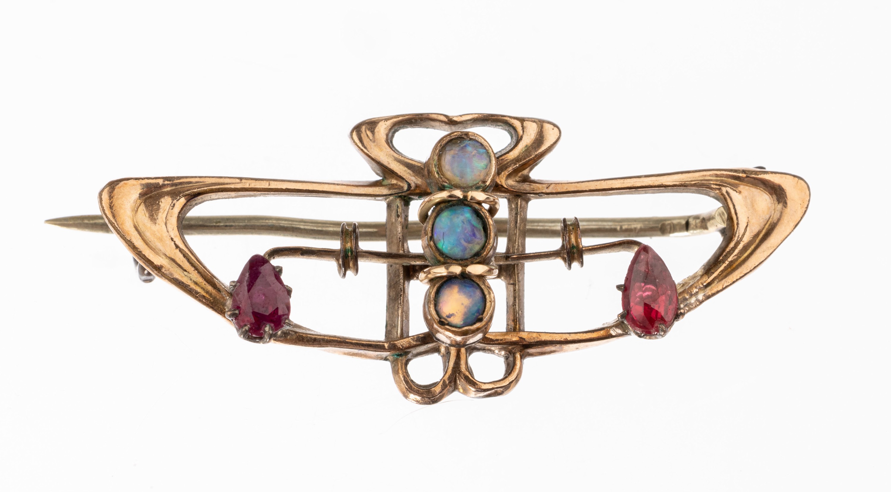 14 kt Gold Jugendstil-Brosche, GG 585/000, symm. Form, 3 Opalcabochons zus. ca. 0.60 ct, 2 rote Glassteintropfen, stilrein, L. ca. 3.5 cm
