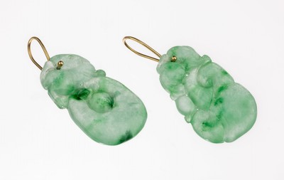 Image 26754261 - Pair of 14 kt gold jade earrings