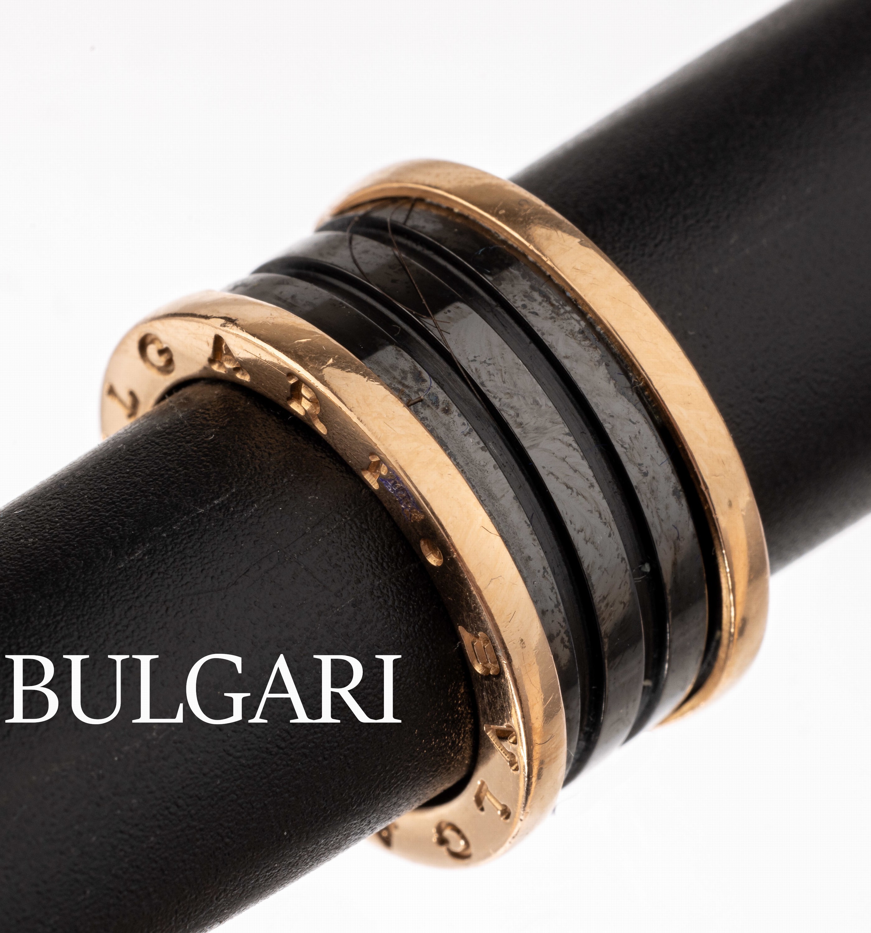 18 kt Gold BULGARI B Zero Ring, RG 750/000 und Keramik, umlaufender Schriftzug, sign., RW55, ca. 10.8 g