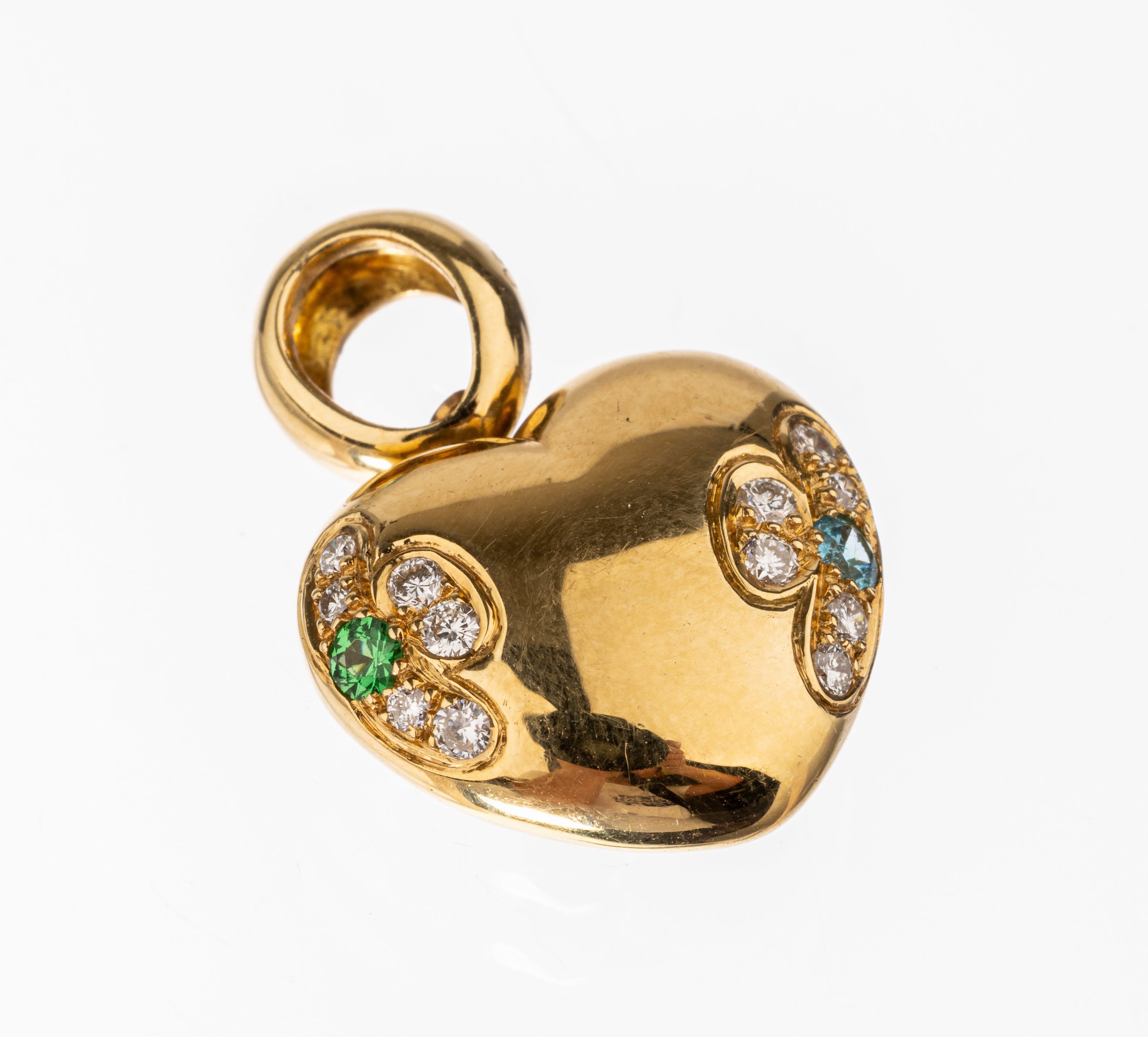 18 kt Gold Brillant-Anhänger "Herz", GG 750/000, 12 Brillanten zus. ca. 0.20 ct, 1 Topas und 1 Smaragd zus. ca. 0.08 ct, ca. 2.5 x 2 cm, ...