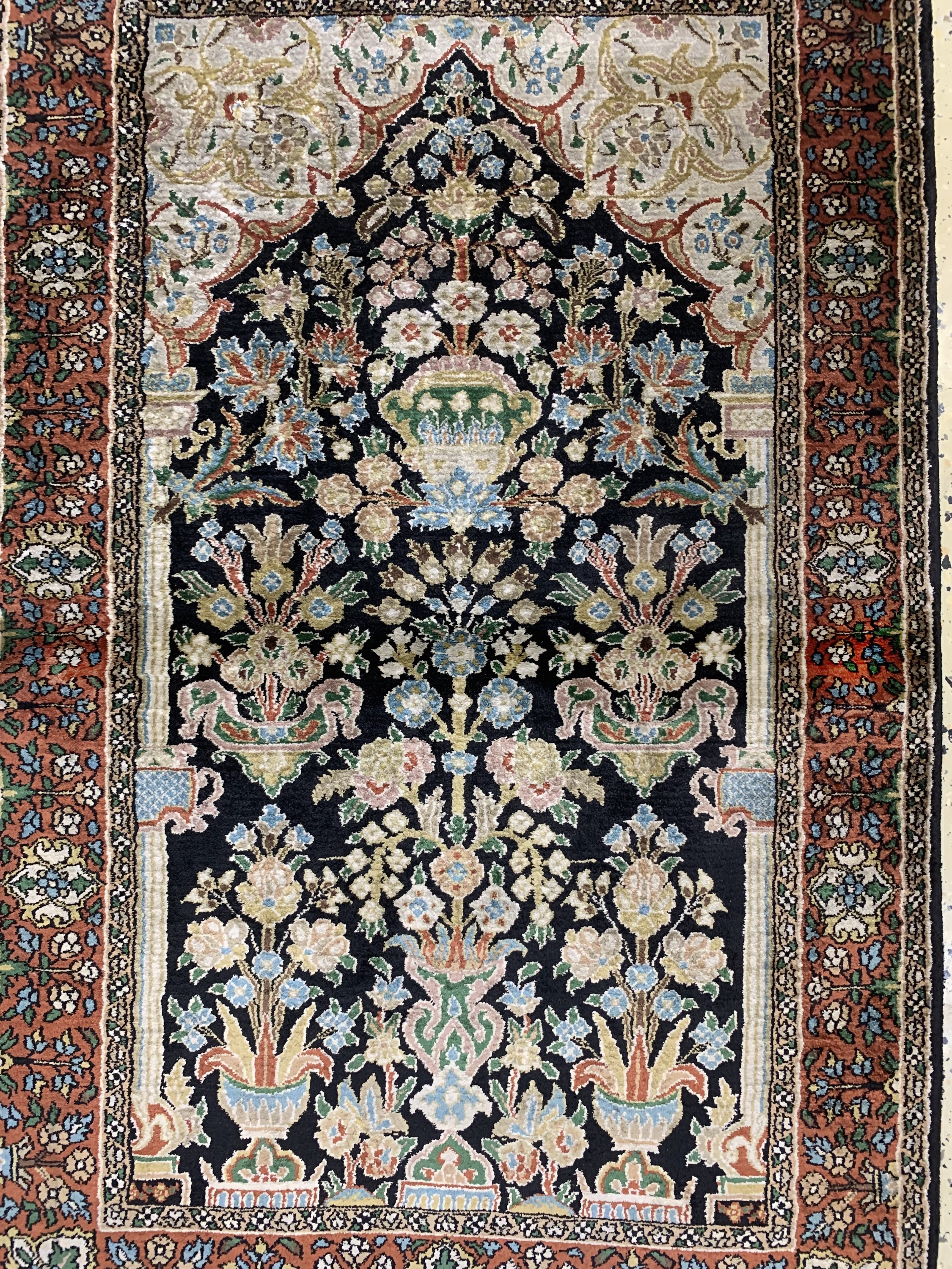 Detail a: Kashmir Seide, Indien, ca. 50 Jahre, Seide auf Baumwolle, ca. 122 x 75 cm, EHZ: 2