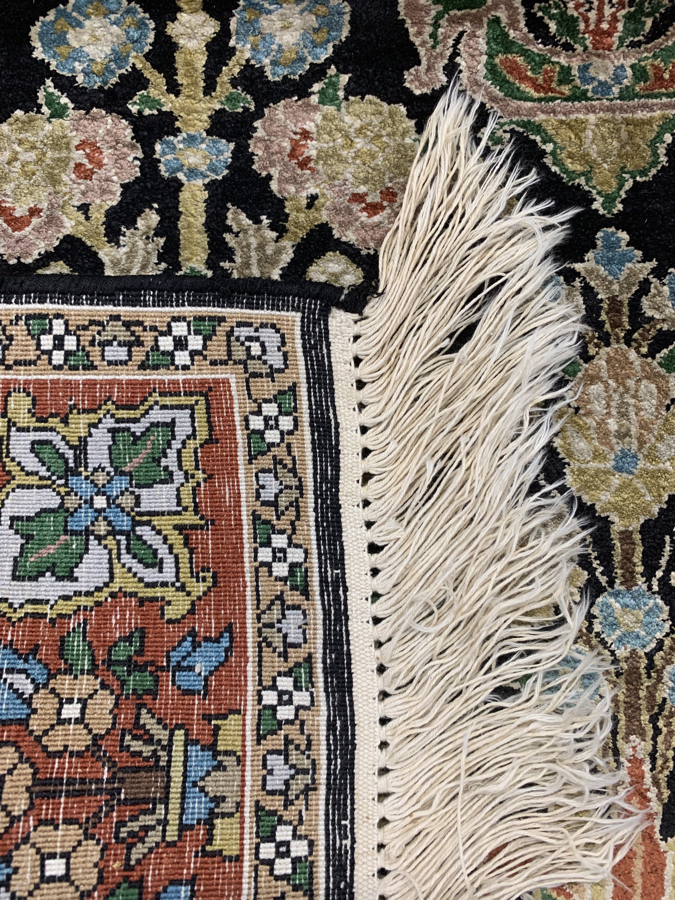 Detail c: Kashmir Seide, Indien, ca. 50 Jahre, Seide auf Baumwolle, ca. 122 x 75 cm, EHZ: 2