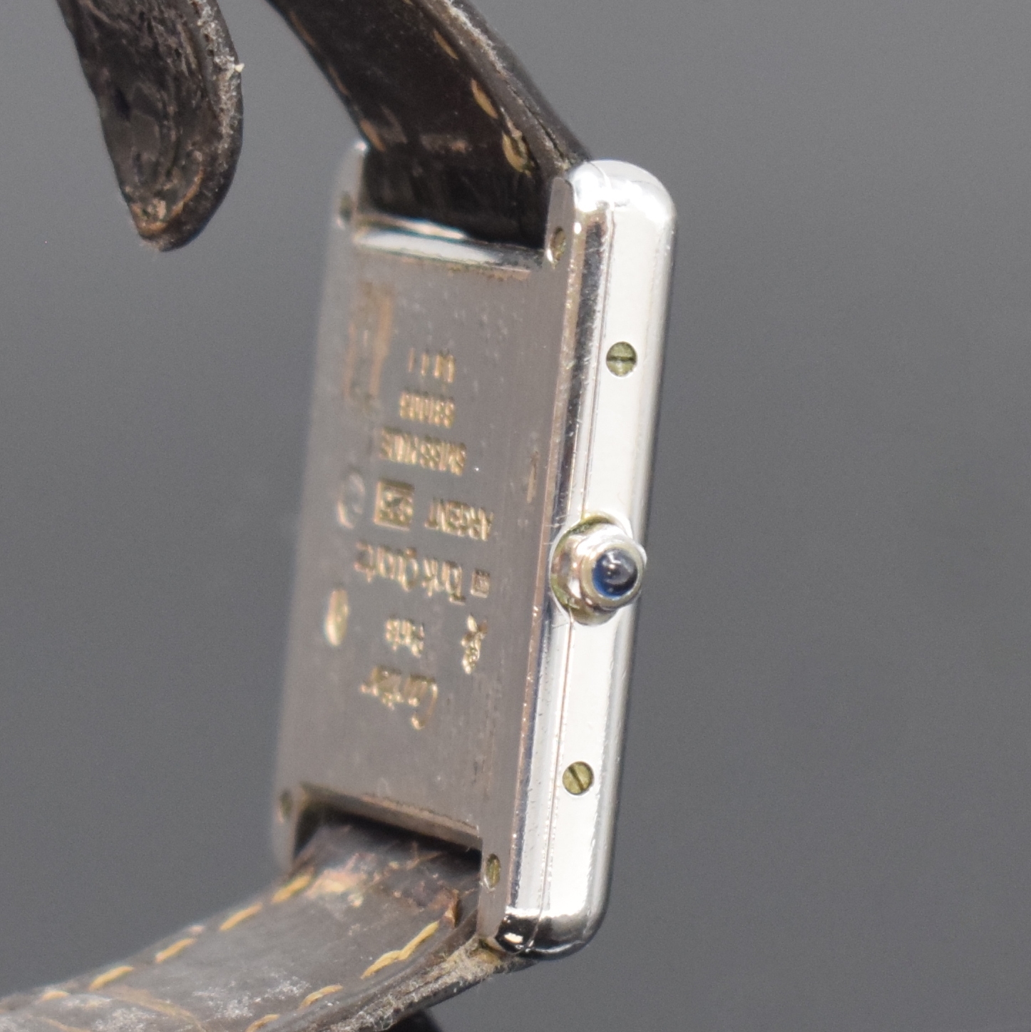 Detail c: CARTIER Paris Tank Damenarmbanduhr in 925er Silber, Schweiz um 1990, quarz, seitl. 4- fach verschr., Lederband zu ers., orig. Faltschl., weißes ...
