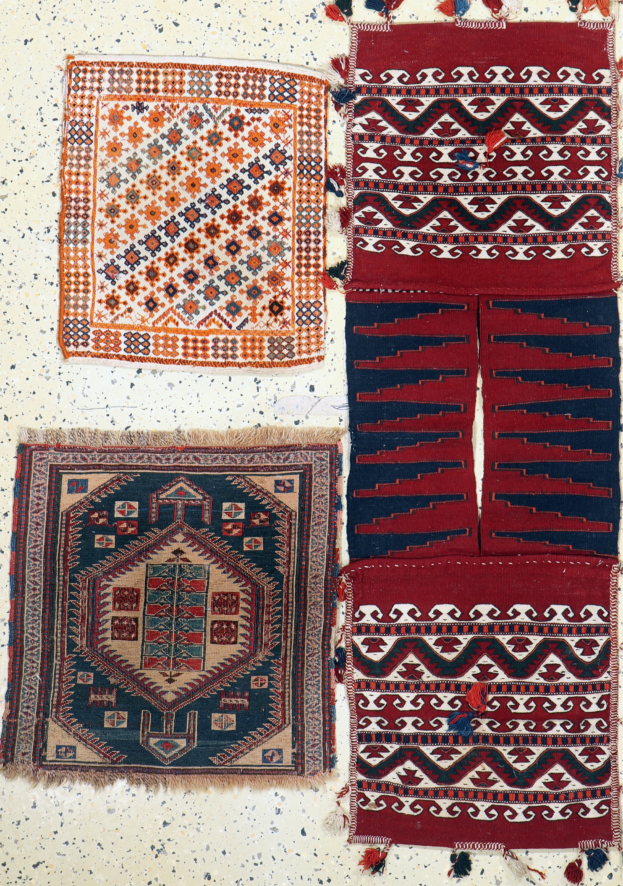 Konvolut Doppeltasche und 2 Taschenfronten, Persien, um 1930, Wolle, ca. 127 x 41 cm & ca. 50 x 50cm, EHZ: 2