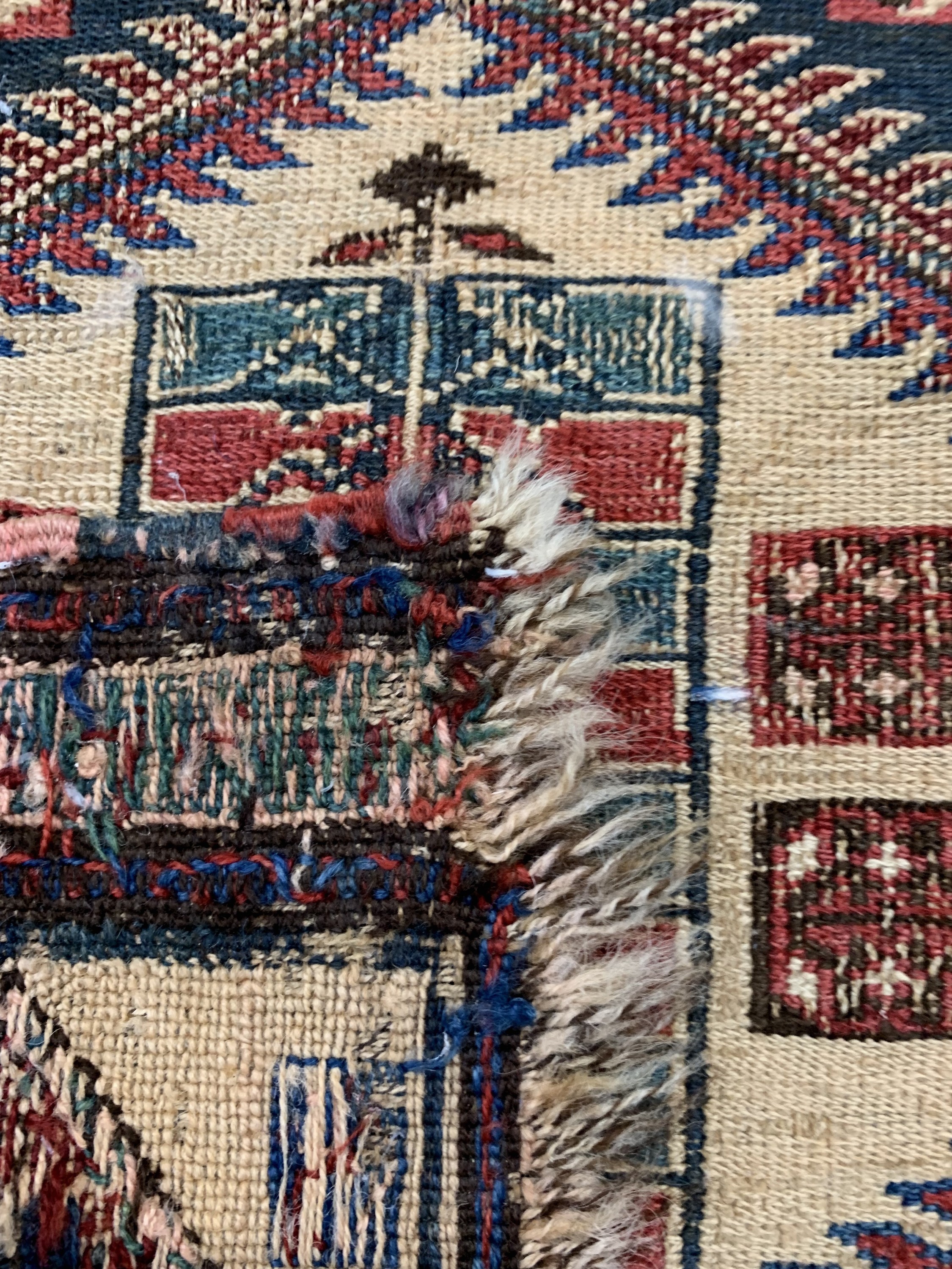 Detail b: Konvolut Doppeltasche und 2 Taschenfronten, Persien, um 1930, Wolle, ca. 127 x 41 cm & ca. 50 x 50cm, EHZ: 2