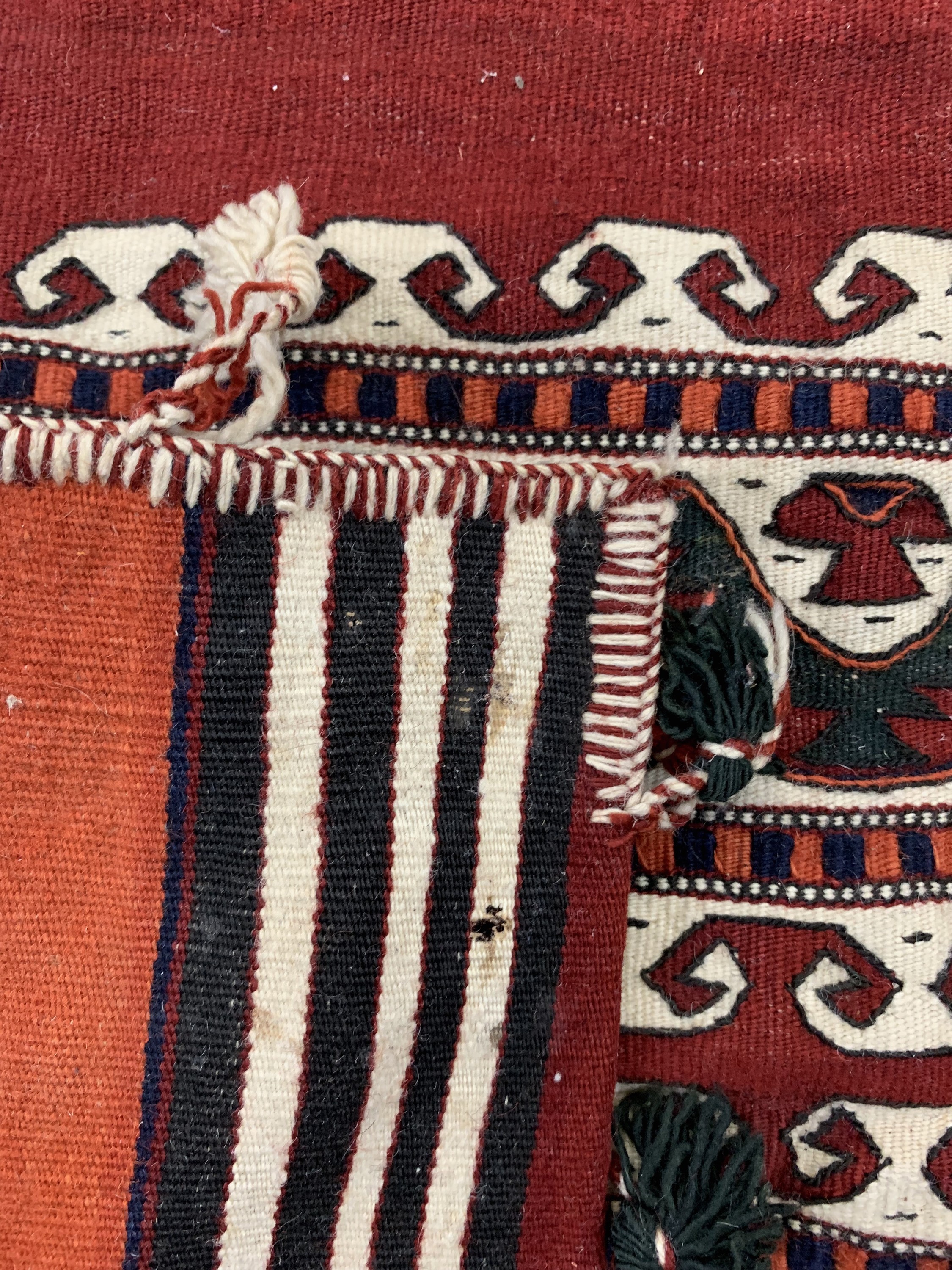 Detail f: Konvolut Doppeltasche und 2 Taschenfronten, Persien, um 1930, Wolle, ca. 127 x 41 cm & ca. 50 x 50cm, EHZ: 2