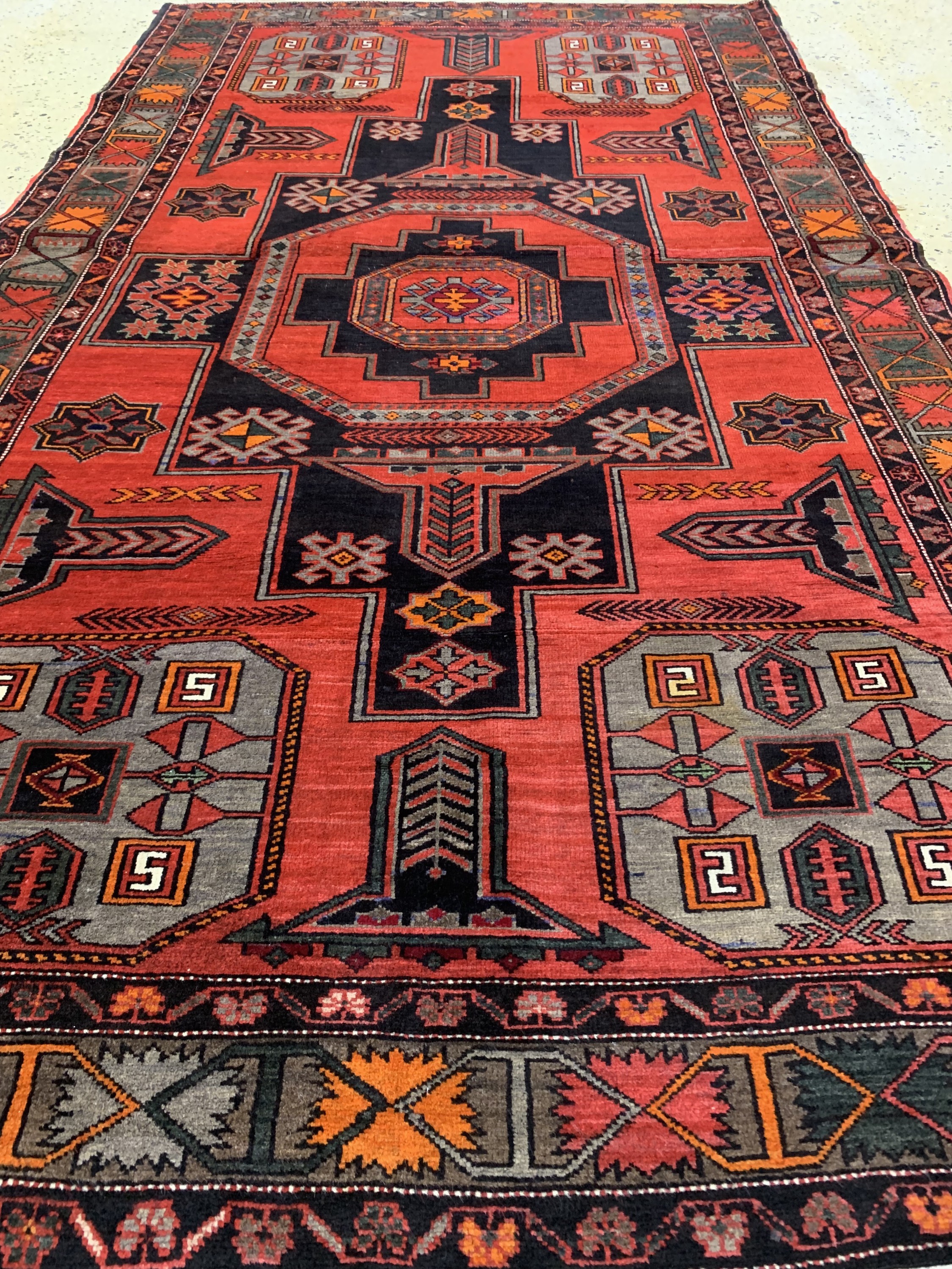 Detail c: Kazak, Kaukasus, um 1940, Wolle auf Wolle, ca. 228 x 134 cm, EHZ: 2