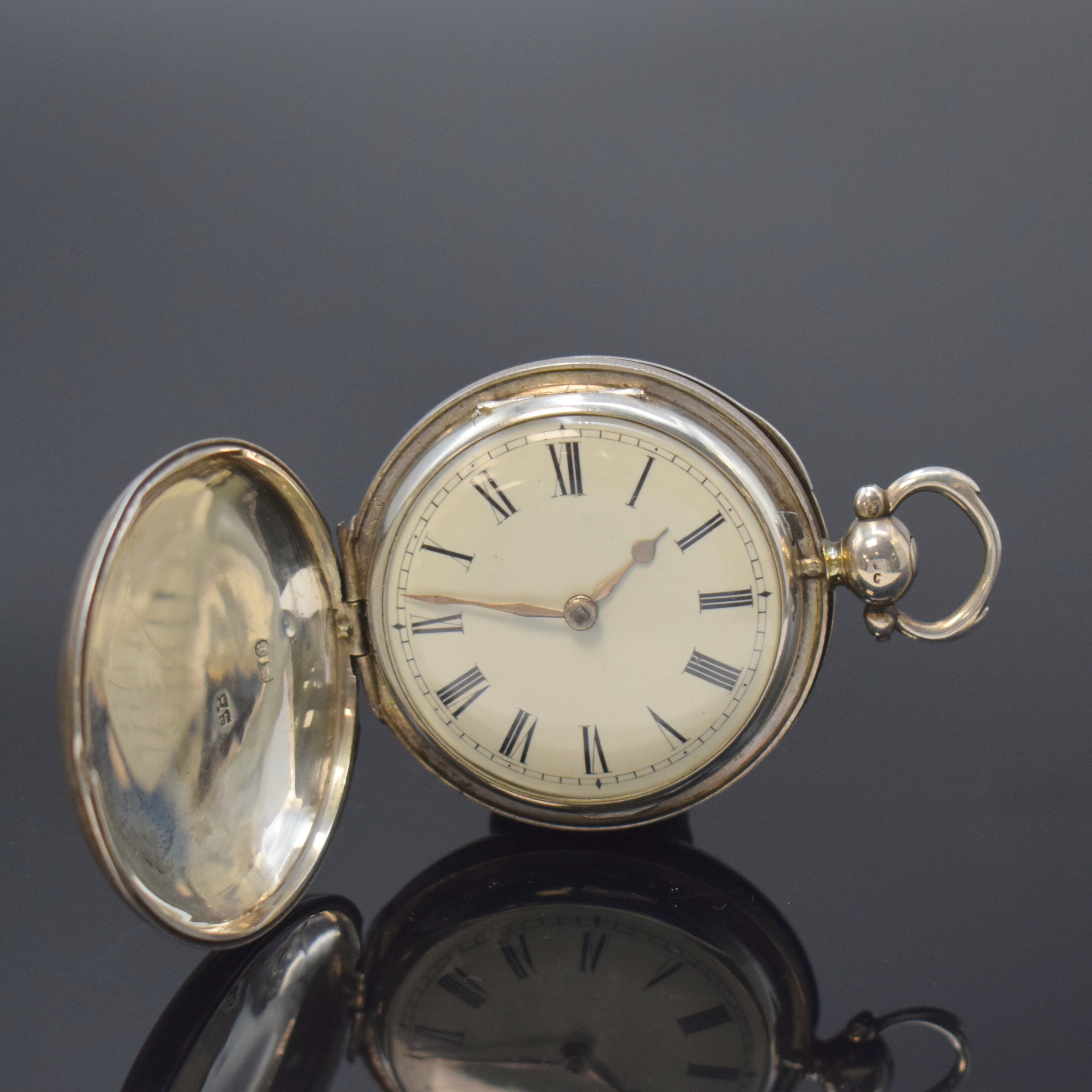 JORDAN ROCHE Spindeltaschenuhr in Silber, London um 1832, guill. Savonette-Geh. dell., Sprungdeckel m. Monogramm, Emailzifferbl. m. röm. Zahlen, ...