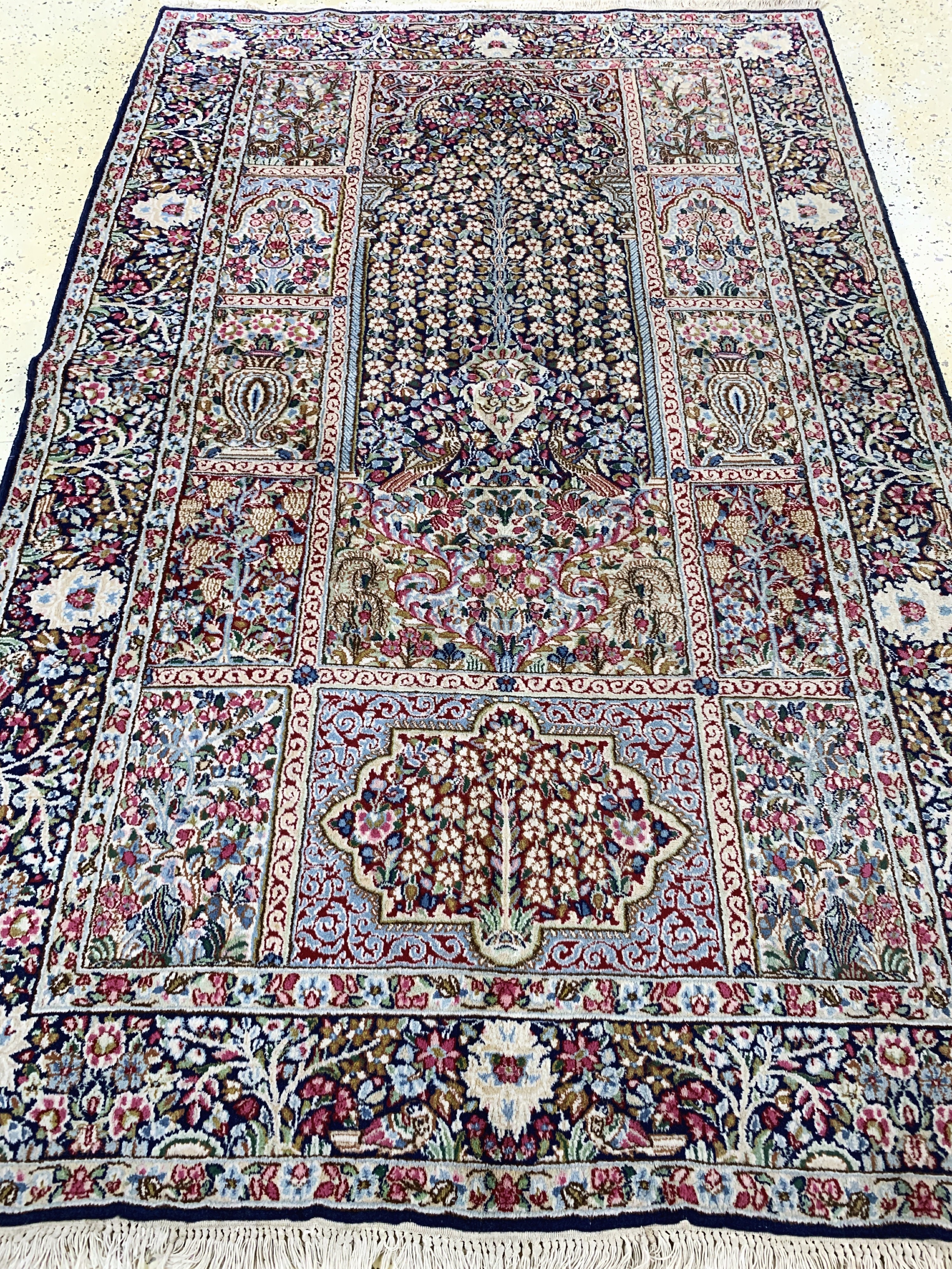 Detail f: Kerman, Persien, Mitte 20.Jhd, Wolle auf Baumwolle, ca. 234 x 150 cm, minimaler Mottenfraß, EHZ: 2