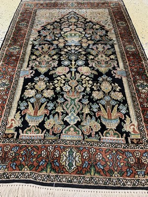 26754413b - Kashmir silk, India, approx. 50 years, silk on cotton, approx. 122 x 75 cm, condition: 2. Rugs, Carpets & Flatweaves