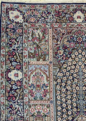 26754436c - Kirman, Persia, around 1940, wool on cotton, approx. 234 x 150 cm, condition: 2. Rugs, Carpets & Flatweaves