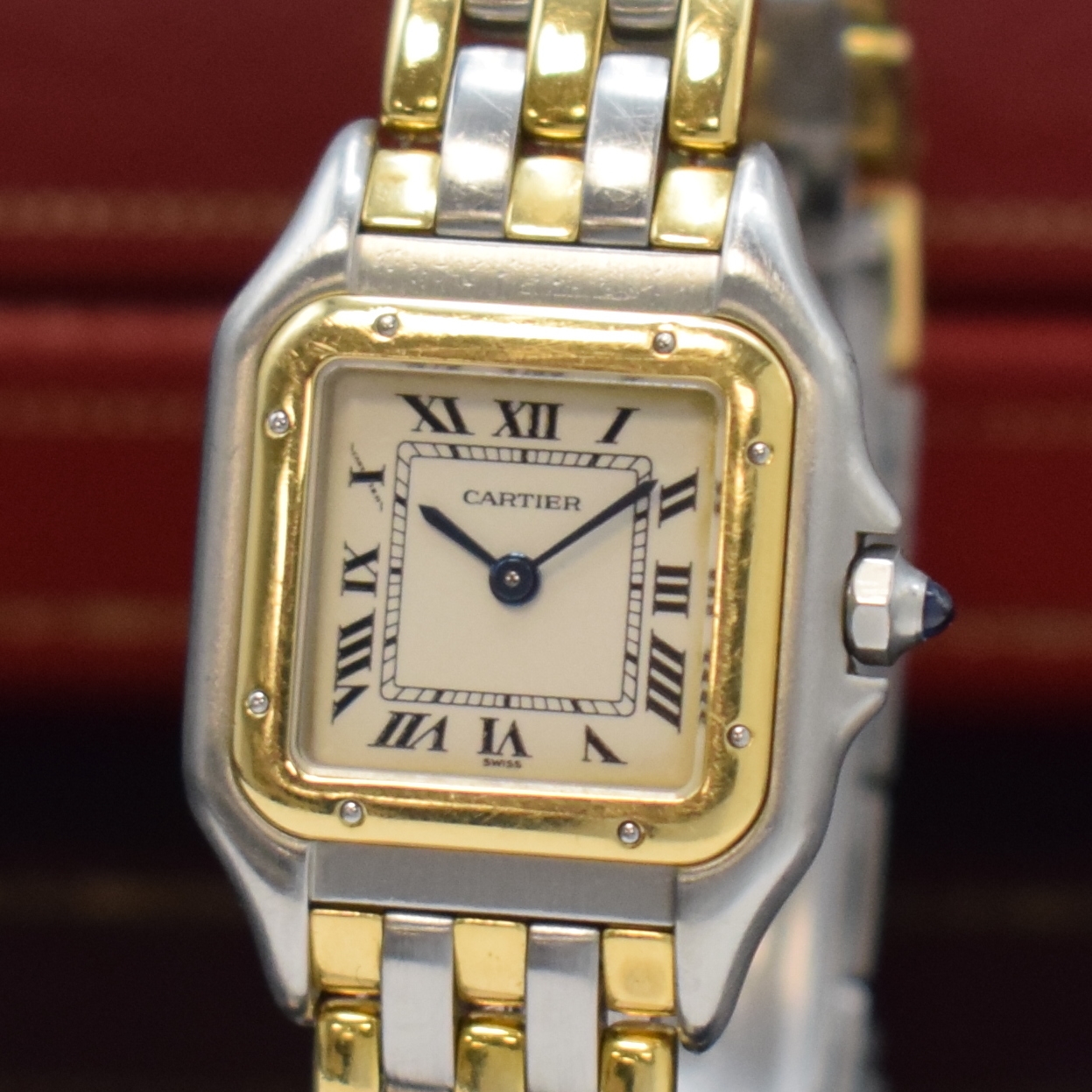 Detail a: CARTIER Panthere Damenarmbanduhr in Stahl/Gold, Schweiz um 1990, quarz, Boden 8-fach verschr., orig. Gliederband m. dopp. Faltschl., vers. Zifferbl. ...