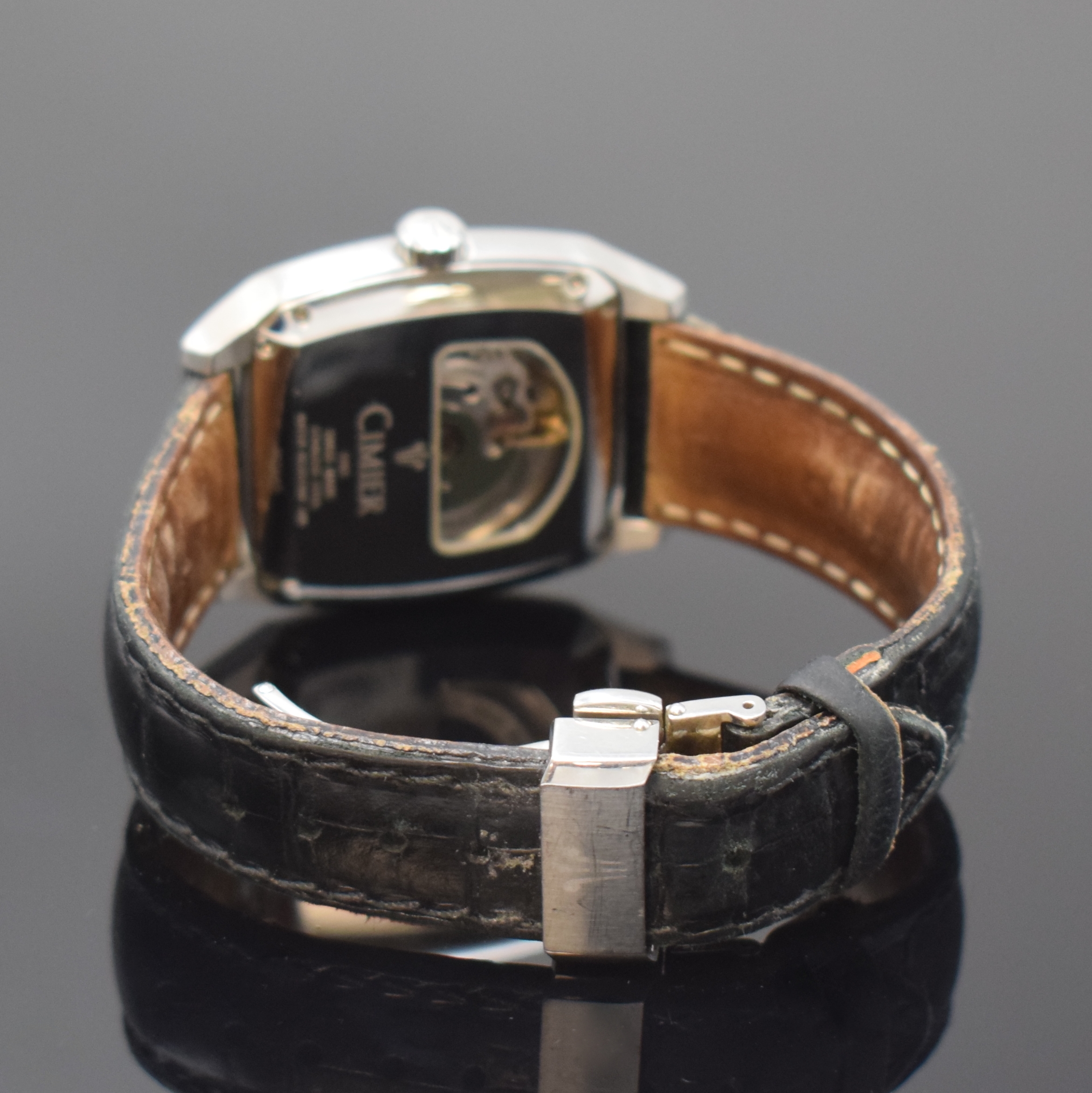 Detail b: CIMIER Herrenarmbanduhr in Stahl Referenz 5102, Schweiz um 2010, Automatik, zum Teil vergl. Boden 8-fach verschr., orig. Lederband m. Faltschl., ...