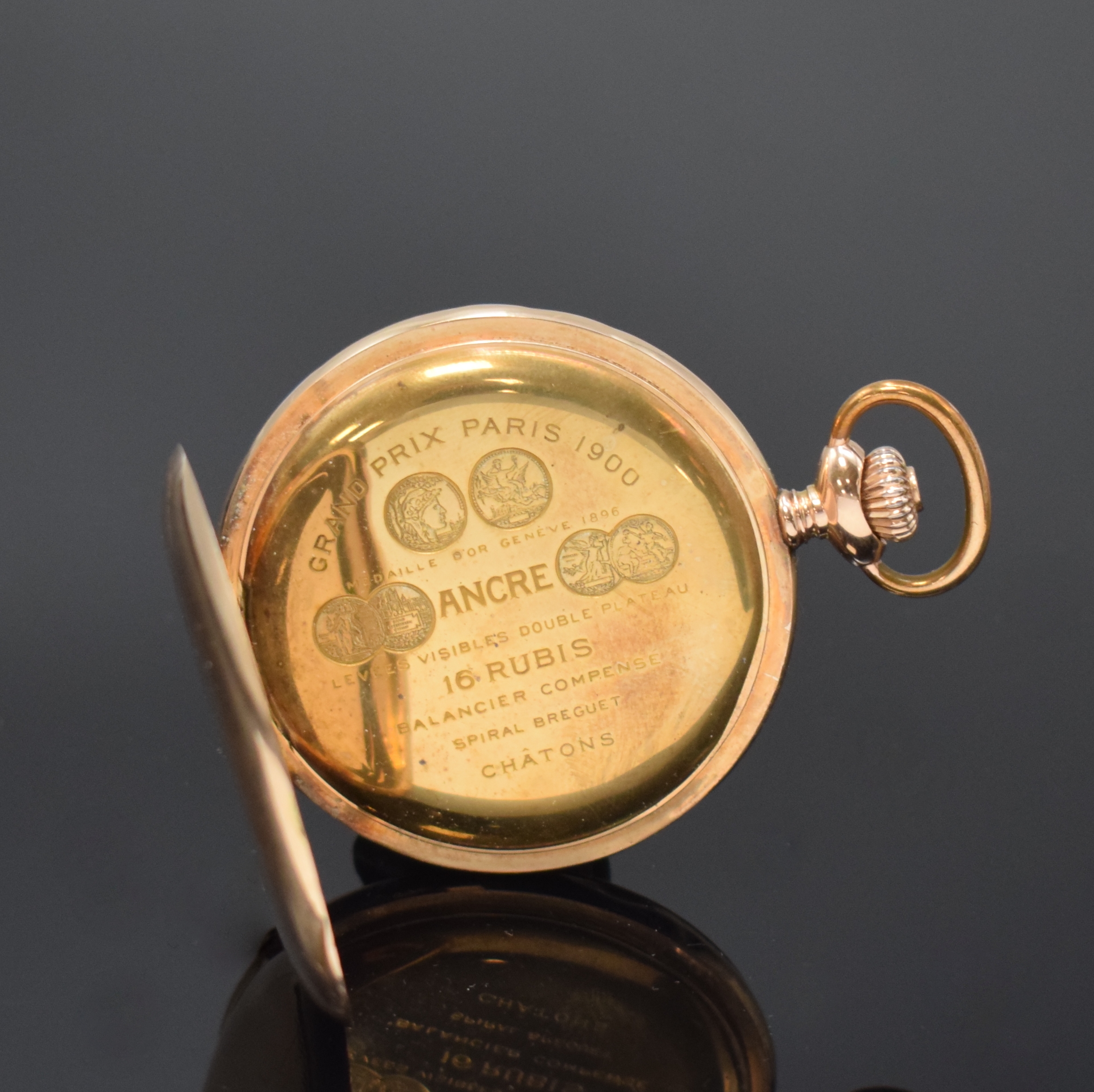 Detail e: ZENITH Herrensavonette in RG 585/000, Schweiz um 1910, guill. 2-Deckel Goldgeh. dell., Monogramm-Grav. auf dem Sprungdeckel, Metallcuvette m. ...