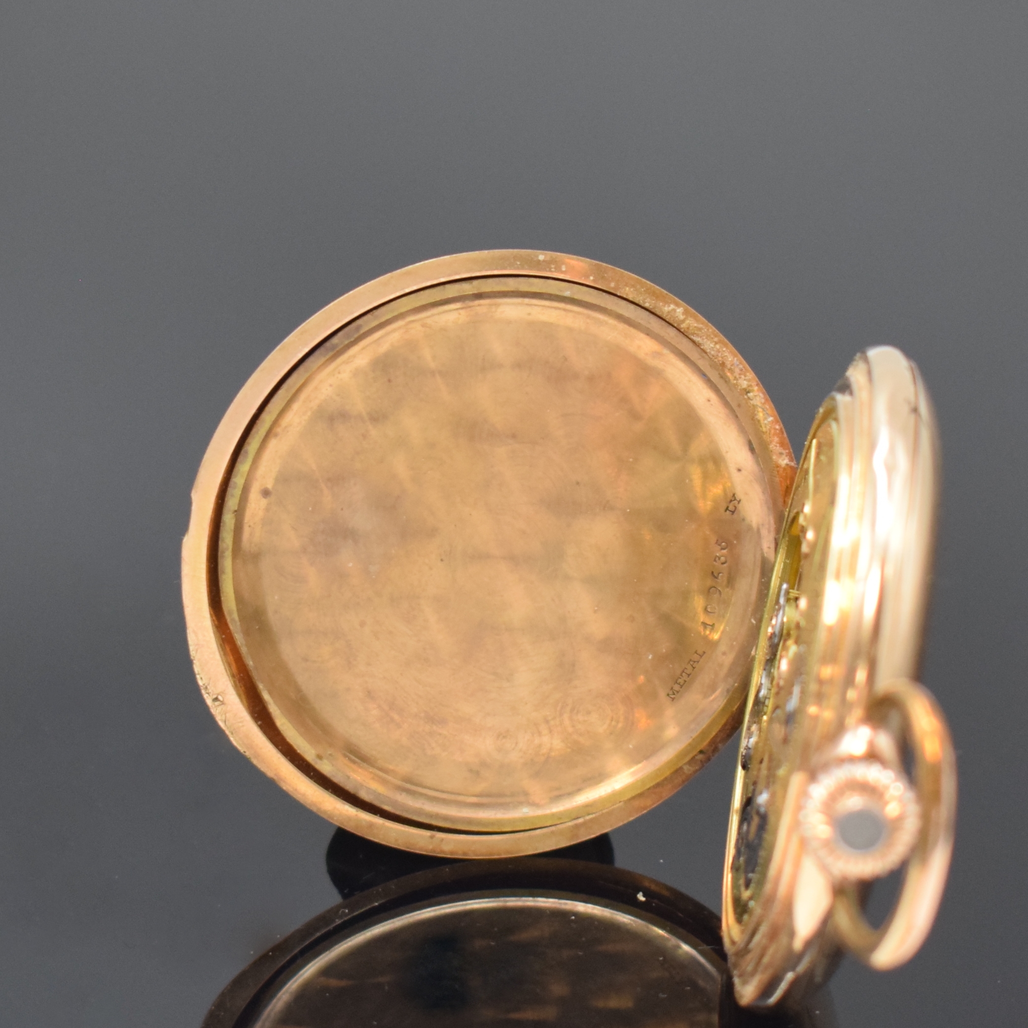 Detail f: ZENITH Herrensavonette in RG 585/000, Schweiz um 1910, guill. 2-Deckel Goldgeh. dell., Monogramm-Grav. auf dem Sprungdeckel, Metallcuvette m. ...