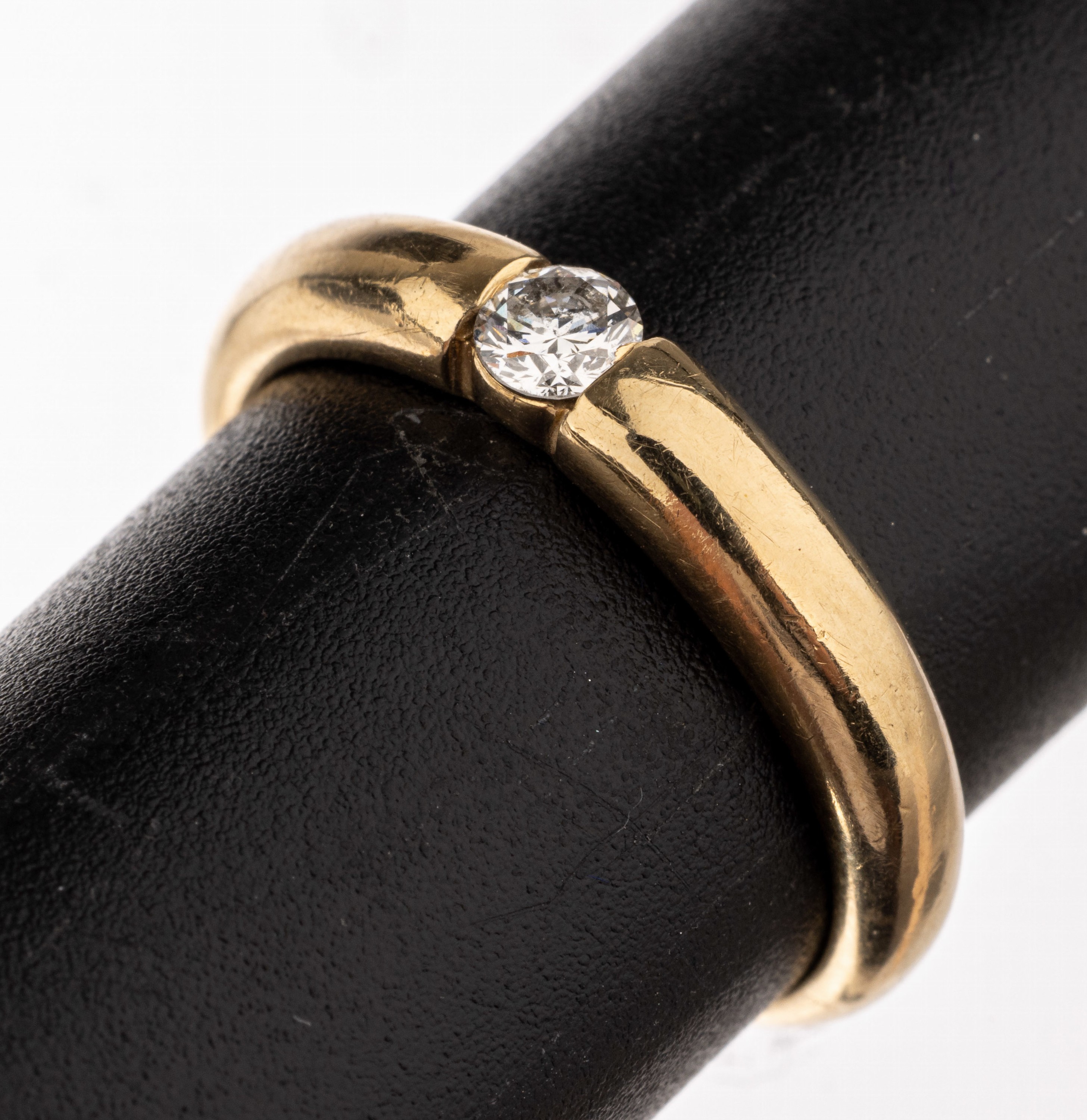14 kt Gold Brillant-Ring, GG 585/000, 1 Brillant ca. 0.15 ct feines Weiß/p, RW 53, ca. 2.5 g
