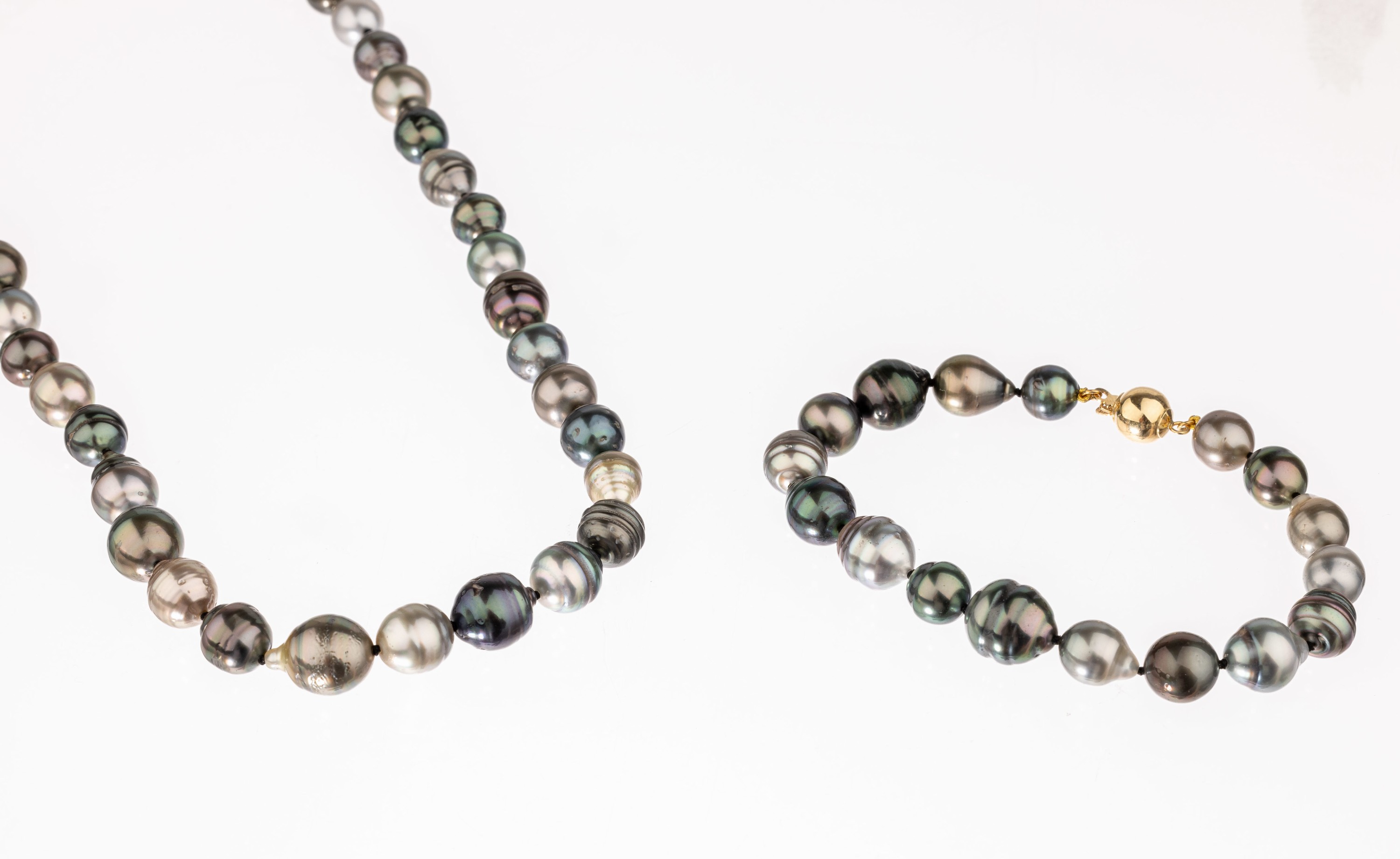 Zuchtperl-Schmuckset mit 14 kt Gold Schließen, GG 585/000, best. aus: Collier, L. ca. 45 cm und Armband, L. ca. 20.5 cm, barocke Tahitizuchtperlen, ...