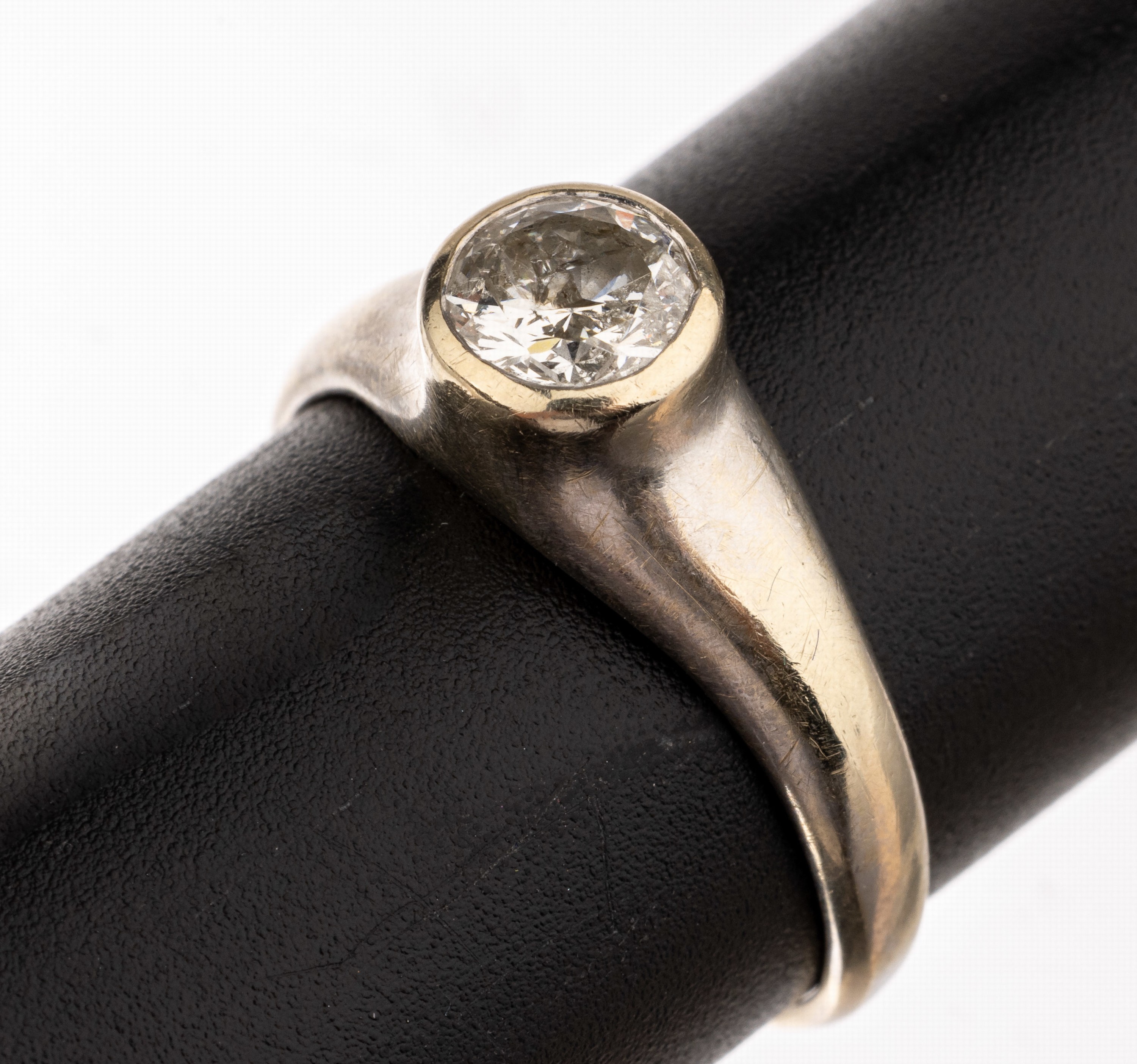 14 kt Gold Brillant-Ring, WG 585/000, Brillant ca. 0.75 ct Weiß/p2, ca. 3.4 g, RW 60