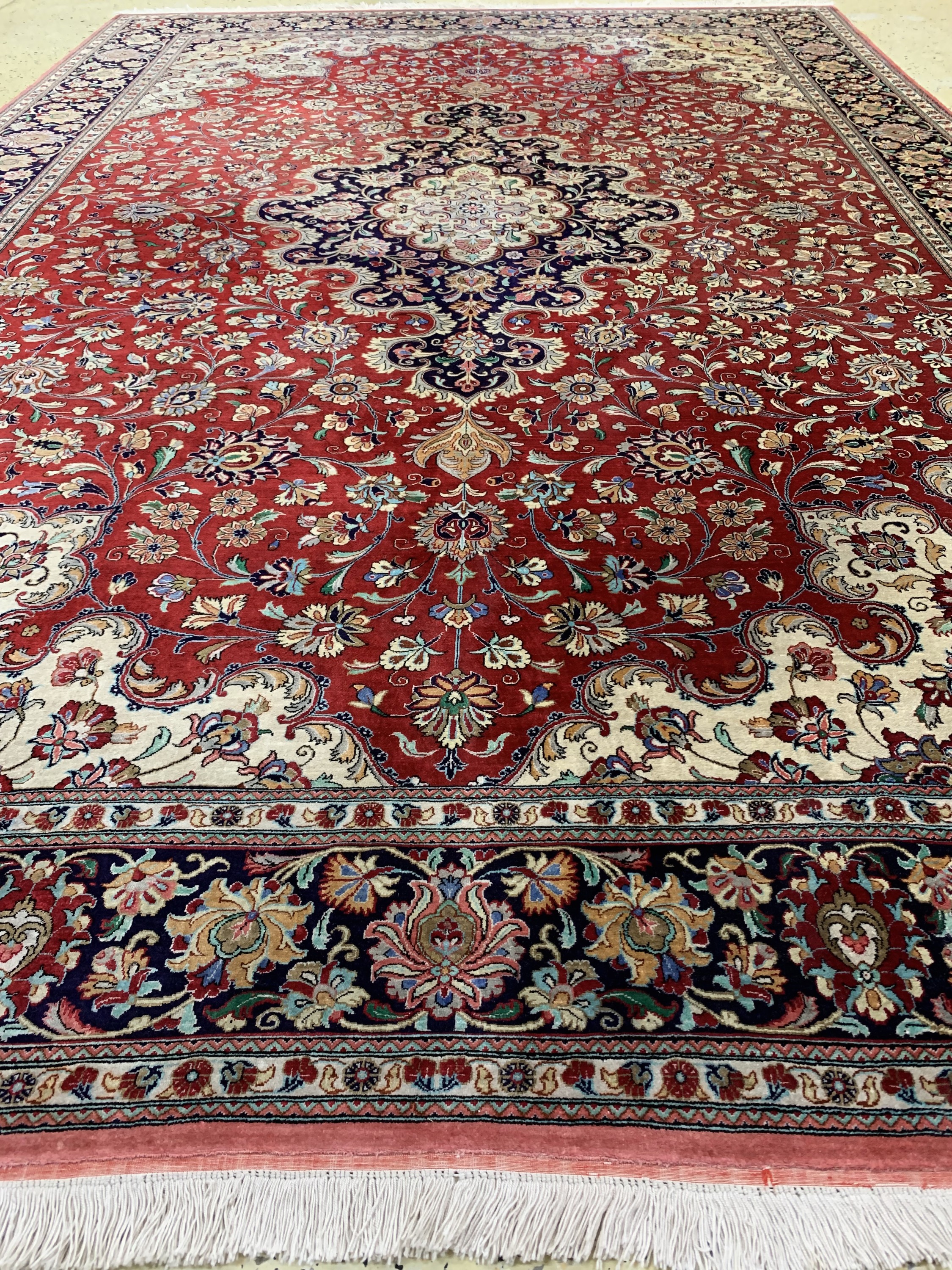Detail d: Ghom Seide fein, Persien, ca. 50 Jahre, reine Naturseide, ca. 295 x 200 cm, EHZ: 2