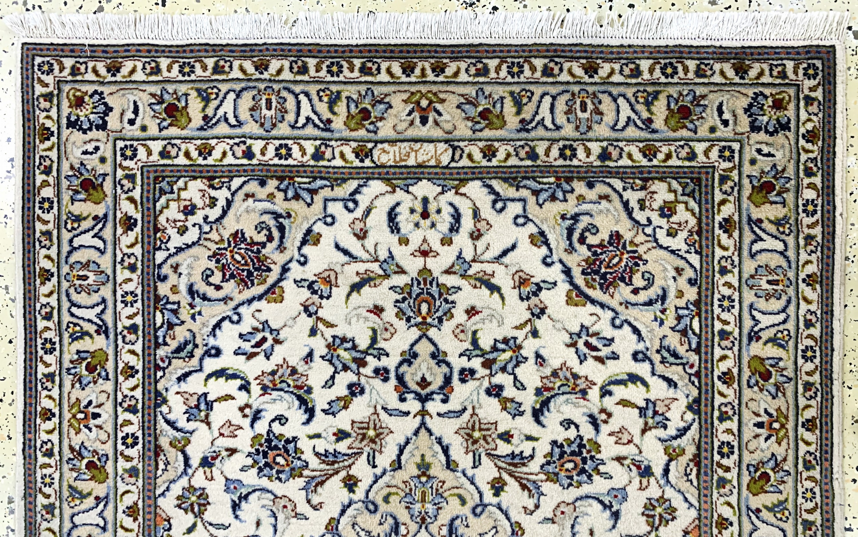 Detail a: Keschan, signiert(Falah), Persien, ca. 50 Jahre, Wolle auf Baumwolle, ca. 143 x 110 cm, EHZ: 2-3(minimale Mottenfraß am Rand).