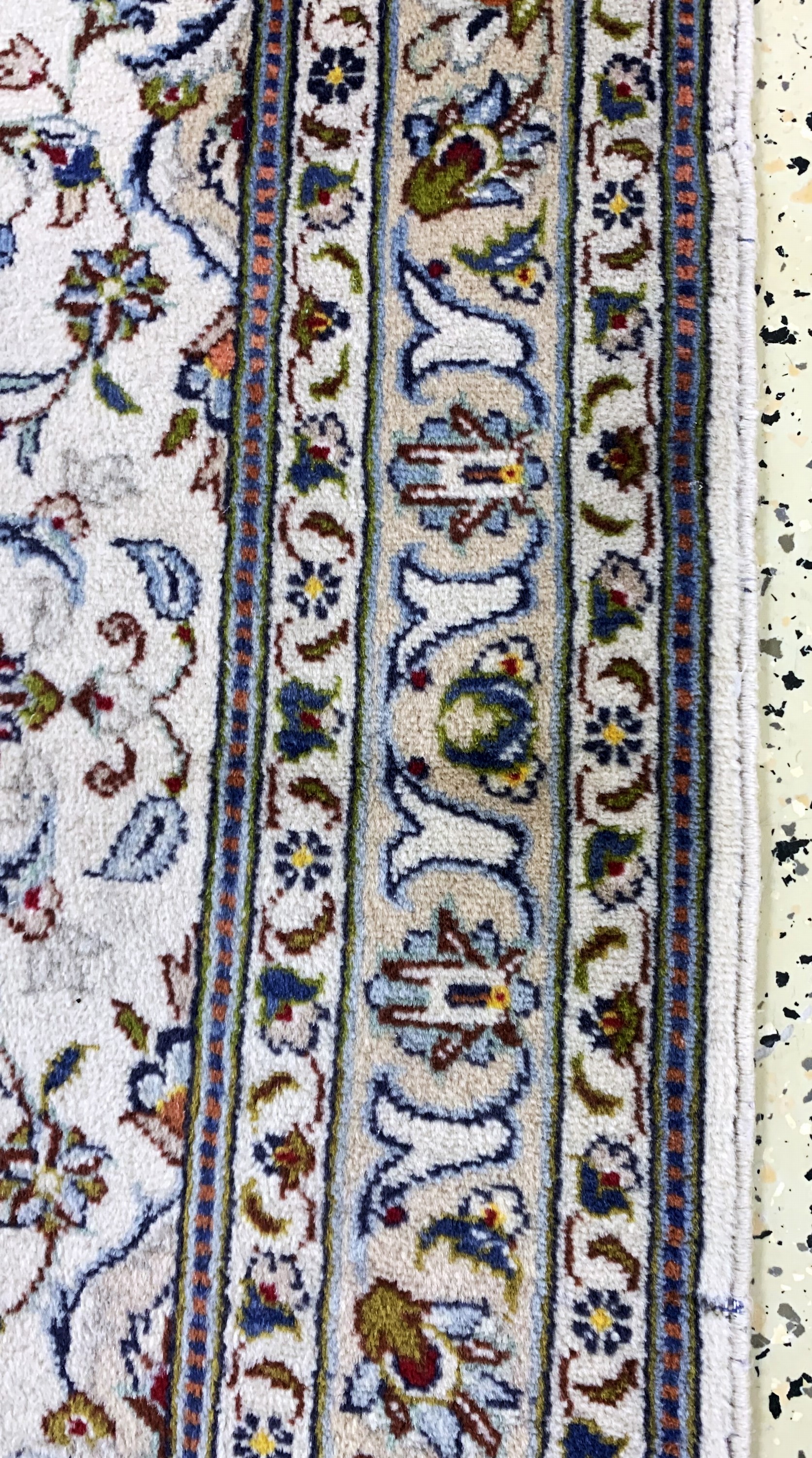 Detail d: Keschan, signiert(Falah), Persien, ca. 50 Jahre, Wolle auf Baumwolle, ca. 143 x 110 cm, EHZ: 2-3(minimale Mottenfraß am Rand).