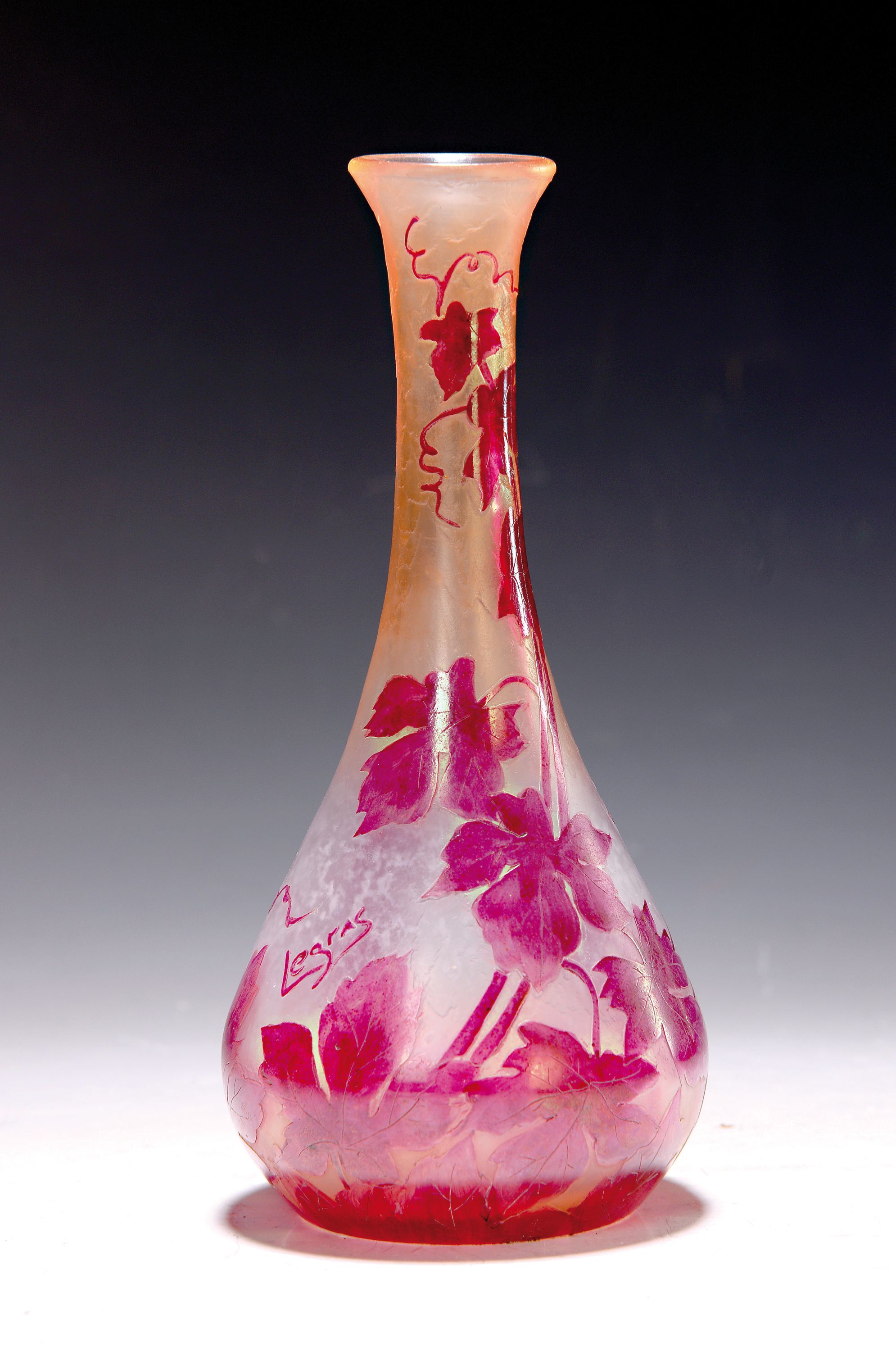 Vase, Legras, um 1910/20, farbloses Glas, mit purpurfarbener Bemalung, signiert, H. 22.5 cm