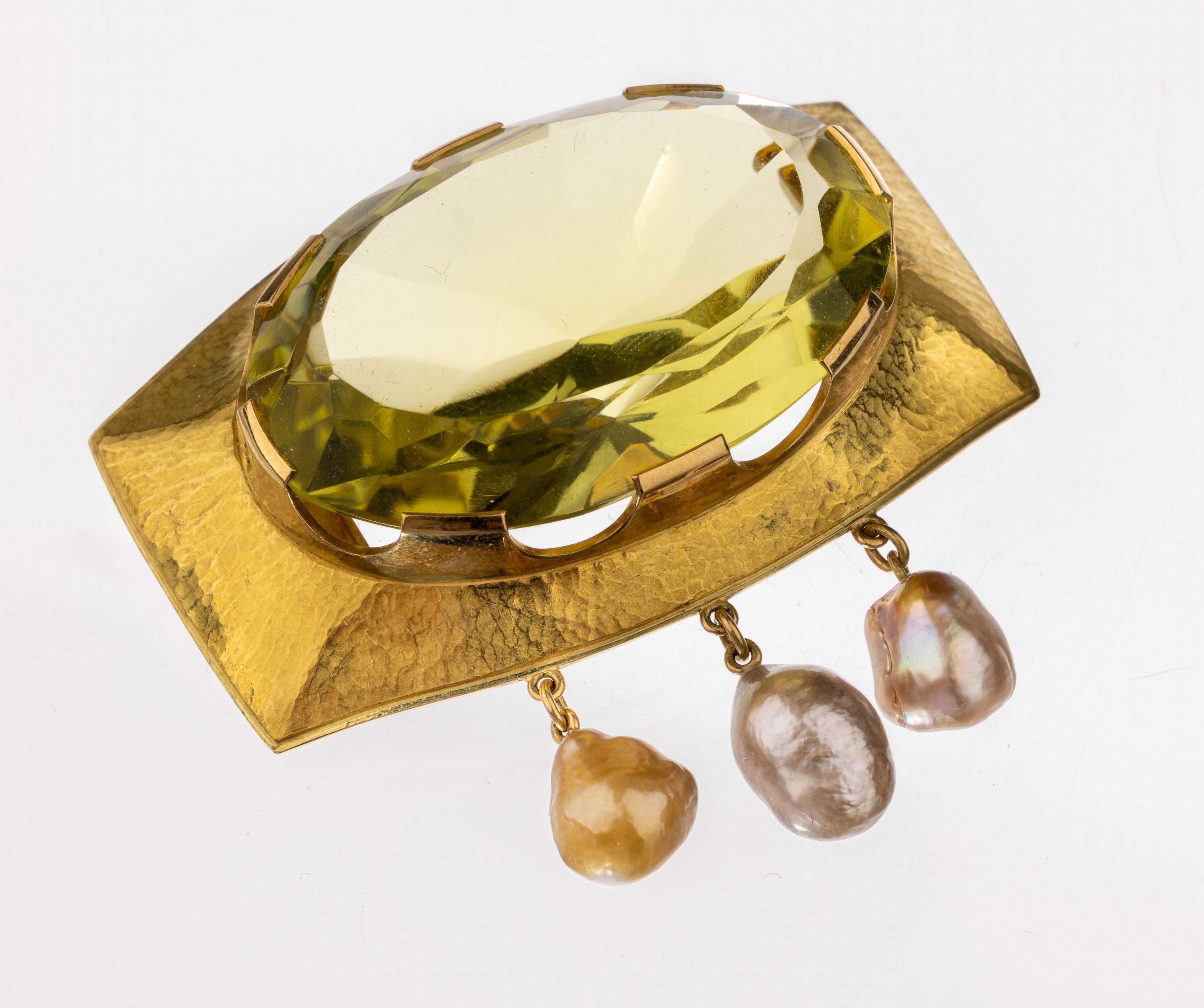 Detail a: Designer Wechsel-Collier FRIES ARAUNER: 5-reihige Süßwasserzuchtperlkette, sogen. Drachenzahn mit 2 Wechsel-Schließen: 1 x 21 kt Gold, GG ...
