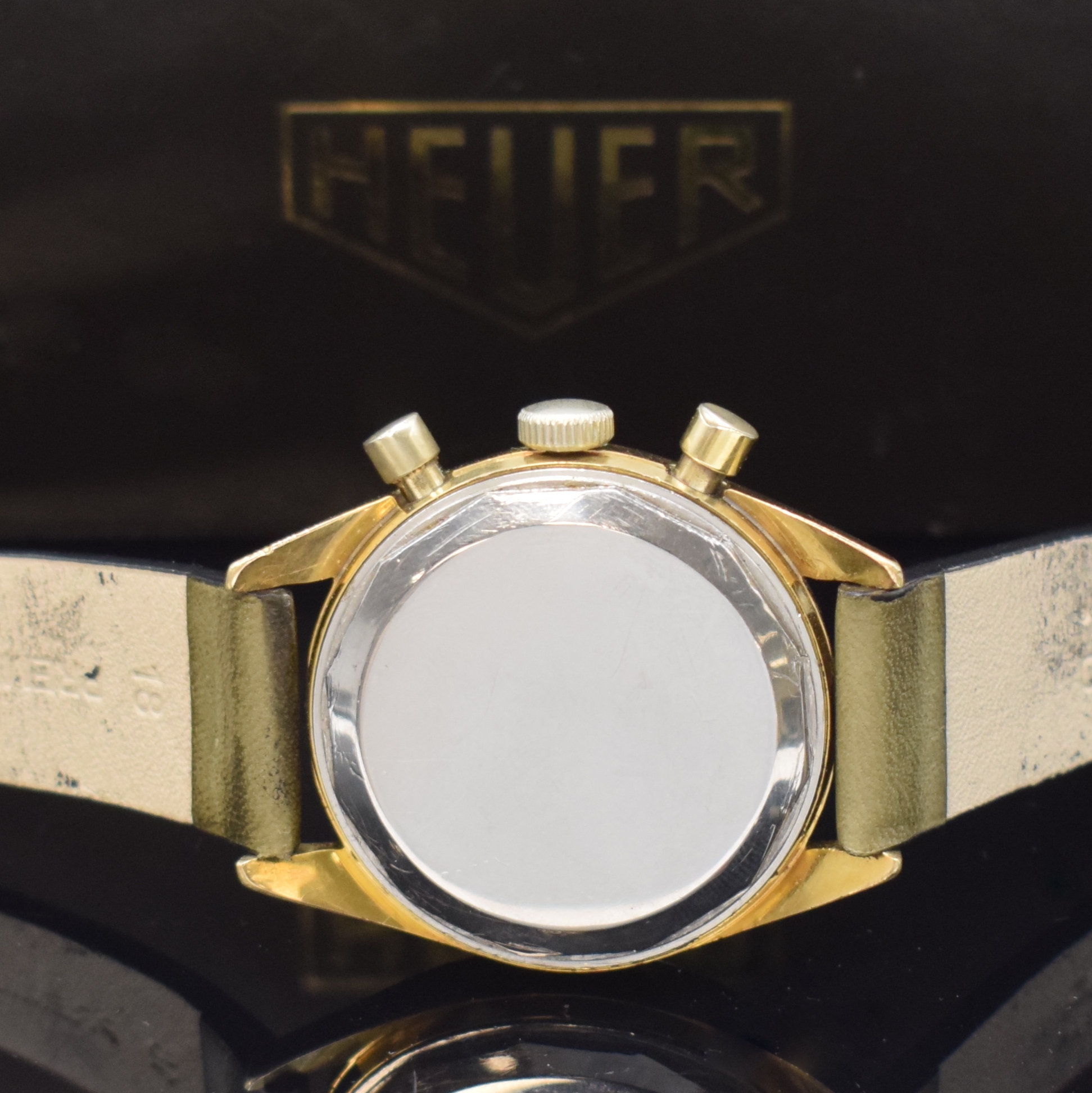Detail c: HEUER Carrera Herrenarmbanduhr mit Schaltradchronograph Kaliber Valjoux 72, Schweiz um 1950, Handaufzug, verg. Geh., Stahlboden verschr., silb. ...