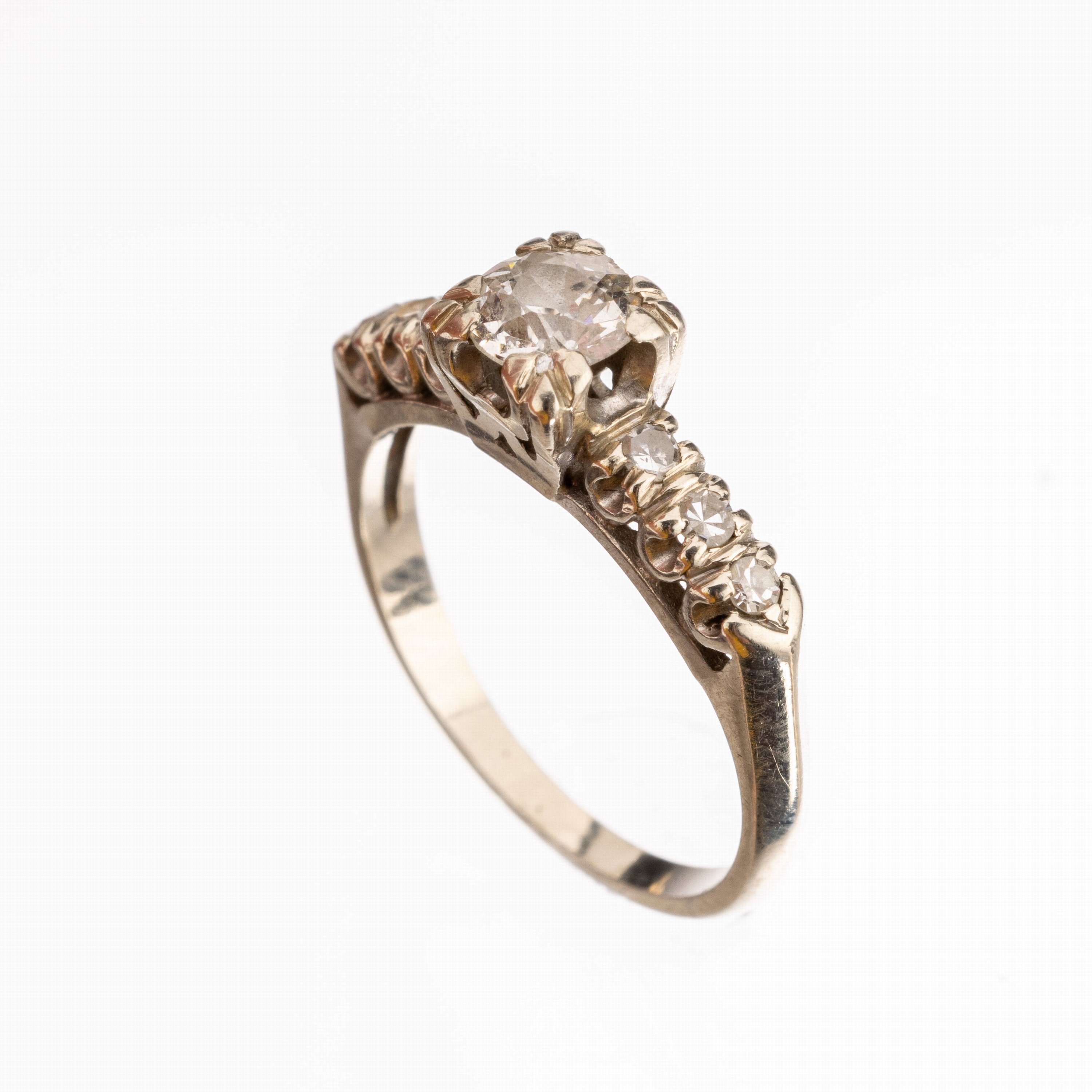 14 kt Gold Diamant-Ring, WG 585/000, mittigDiamant ca. 0.45 ct Weiss/p, Stein min. besch.,seitlich je 3 Diamanten zus. ca. 0.06 ct Weiss/si, RW 53, ...