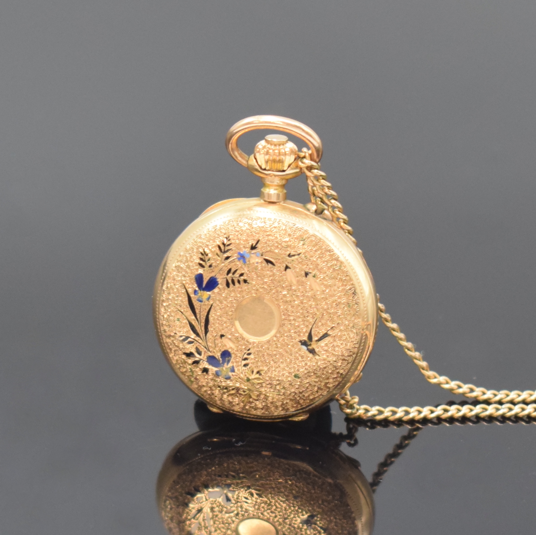 Detail b: G. W. & Cie kleine Damensavonette in Gold 750/000, Schweiz um 1890, vollgrav. 3- Deckel-Goldgeh., beide Deckel partiell emailliert besch., sign. ...
