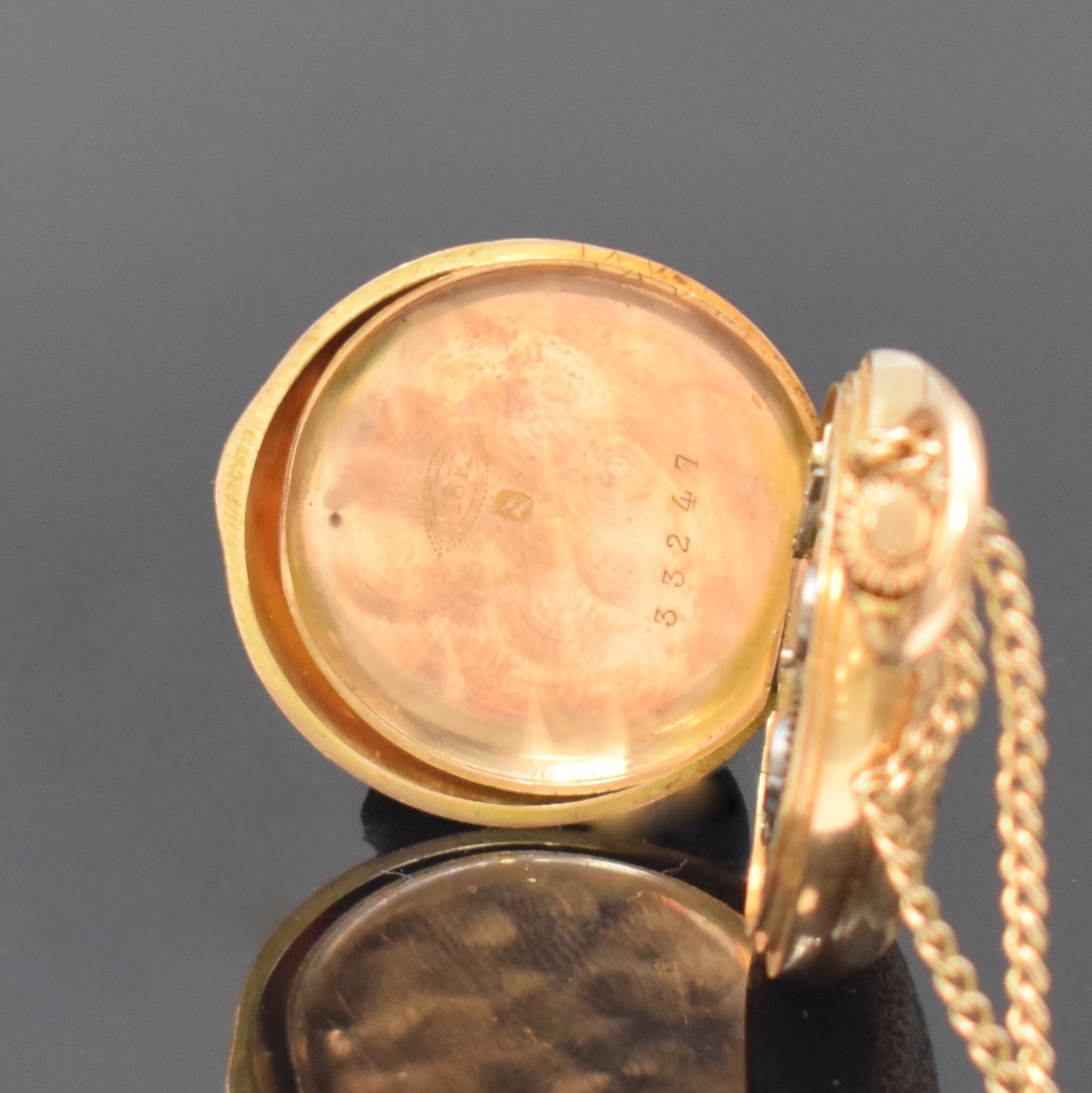 Detail f: G. W. & Cie kleine Damensavonette in Gold 750/000, Schweiz um 1890, vollgrav. 3- Deckel-Goldgeh., beide Deckel partiell emailliert besch., sign. ...