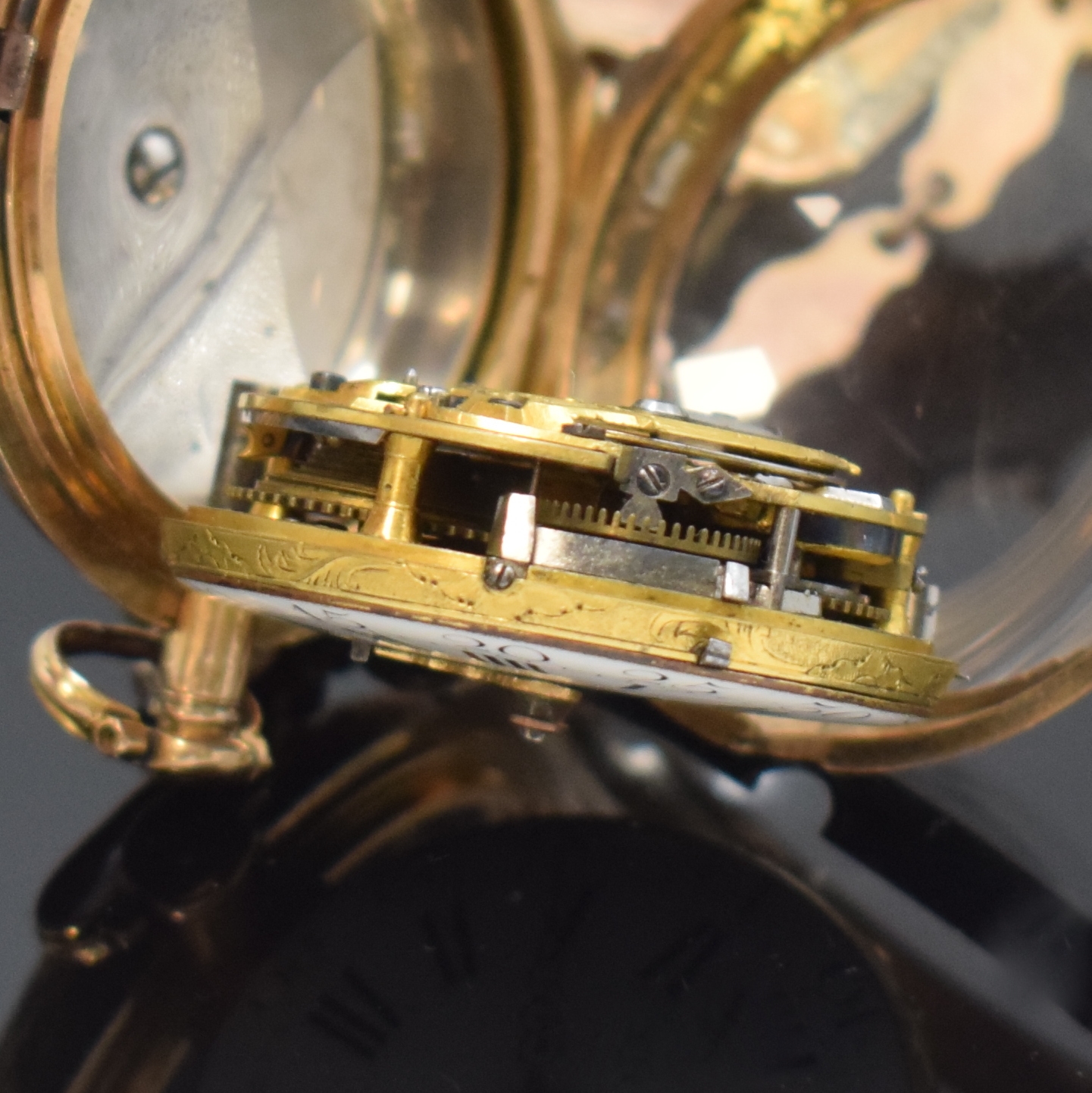 Detail d: VARIN à Chalon quatre couleur Gold Spindeltaschenuhr mit 1/4-Repetition und passendem vergold. Chatelain, Frankreich um 1770, rückseitig m. ...