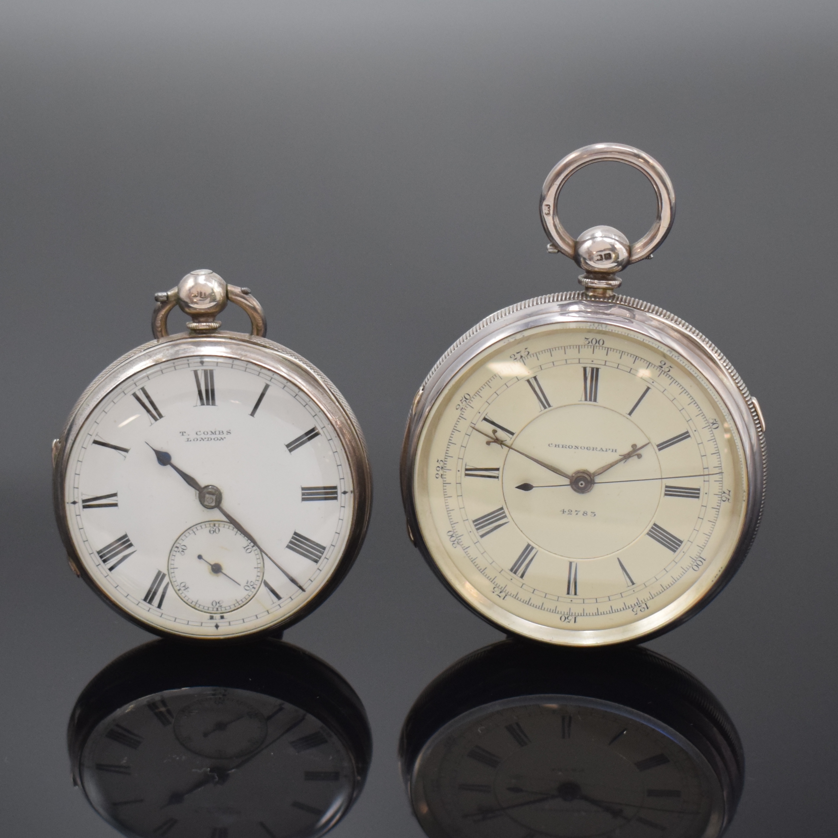 Konvolut: 2 schwere Sterlingsilber Taschenuhren mit Spitzzahnankerhemmung, England um 1880, Schlüsselaufzug, 1) T. COMBS London, guill. Geh., 2-tlg. ...