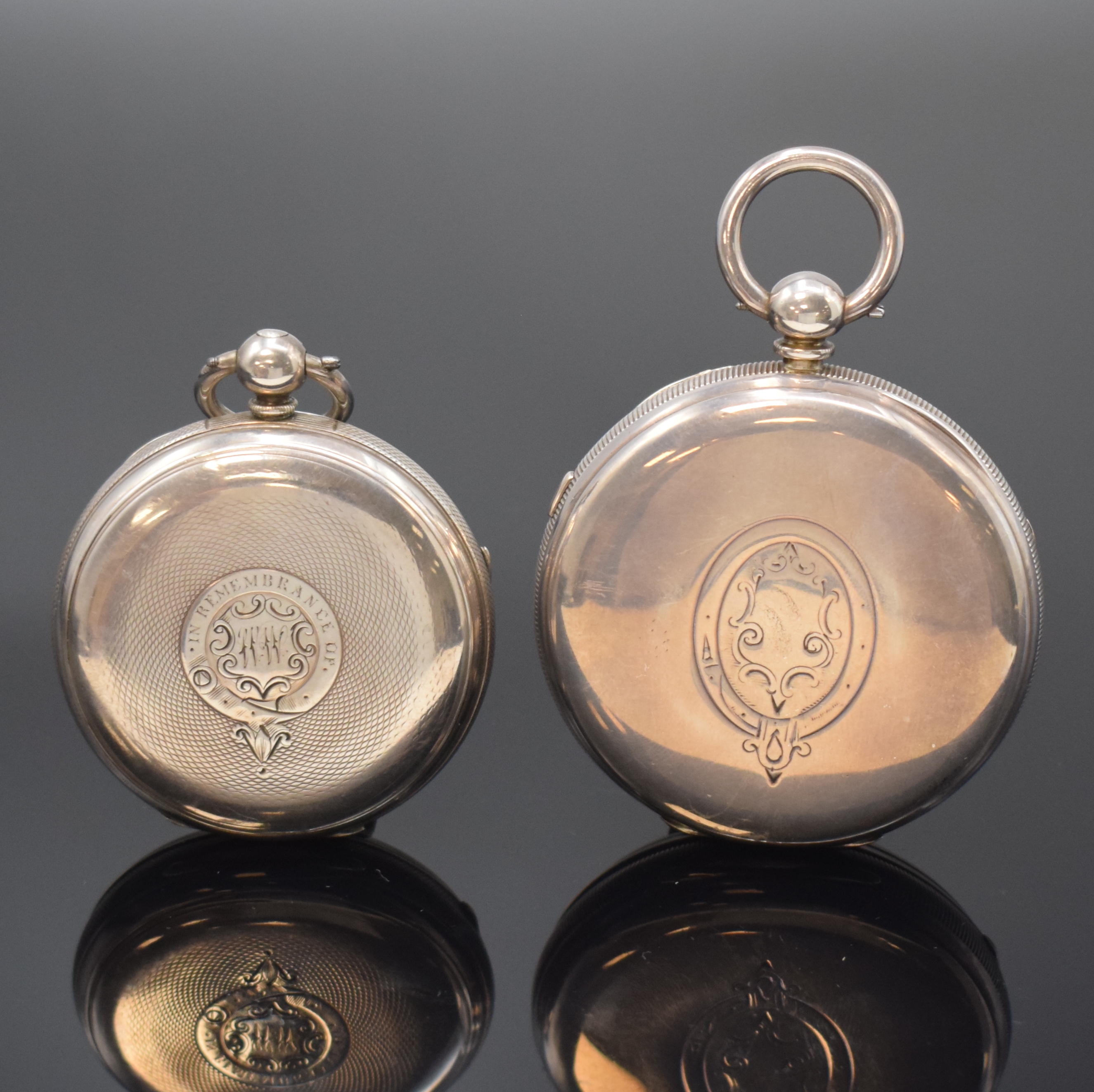 Detail a: Konvolut: 2 schwere Sterlingsilber Taschenuhren mit Spitzzahnankerhemmung, England um 1880, Schlüsselaufzug, 1) T. COMBS London, guill. Geh., 2-tlg. ...