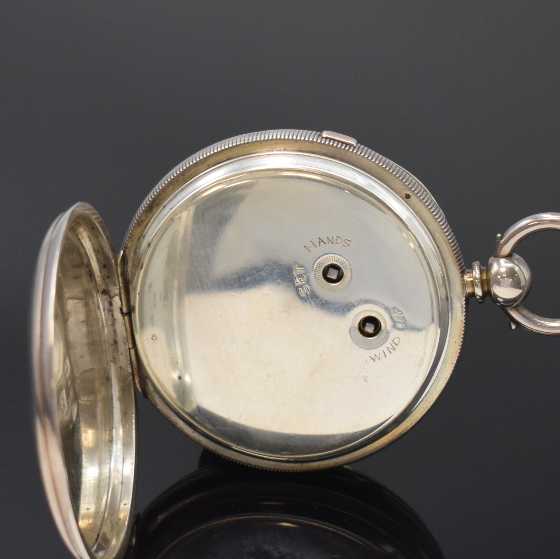 Detail c: Konvolut: 2 schwere Sterlingsilber Taschenuhren mit Spitzzahnankerhemmung, England um 1880, Schlüsselaufzug, 1) T. COMBS London, guill. Geh., 2-tlg. ...